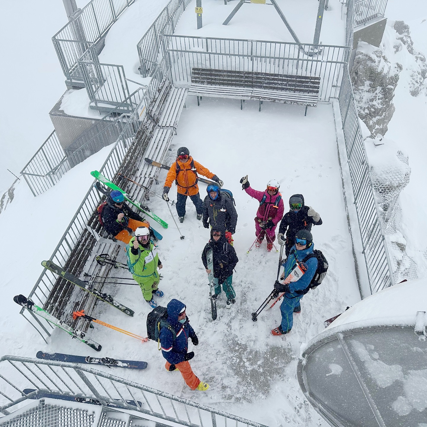 On top of the Arlberg, Valluga II with a bit of fresh powder 🤩
❄️
❄️
❄️
#skiinstructorlife #arlbergclassic #skiarlberg #valluga #stantonamarlberg #lechzuers #skiguides #skiinstructor