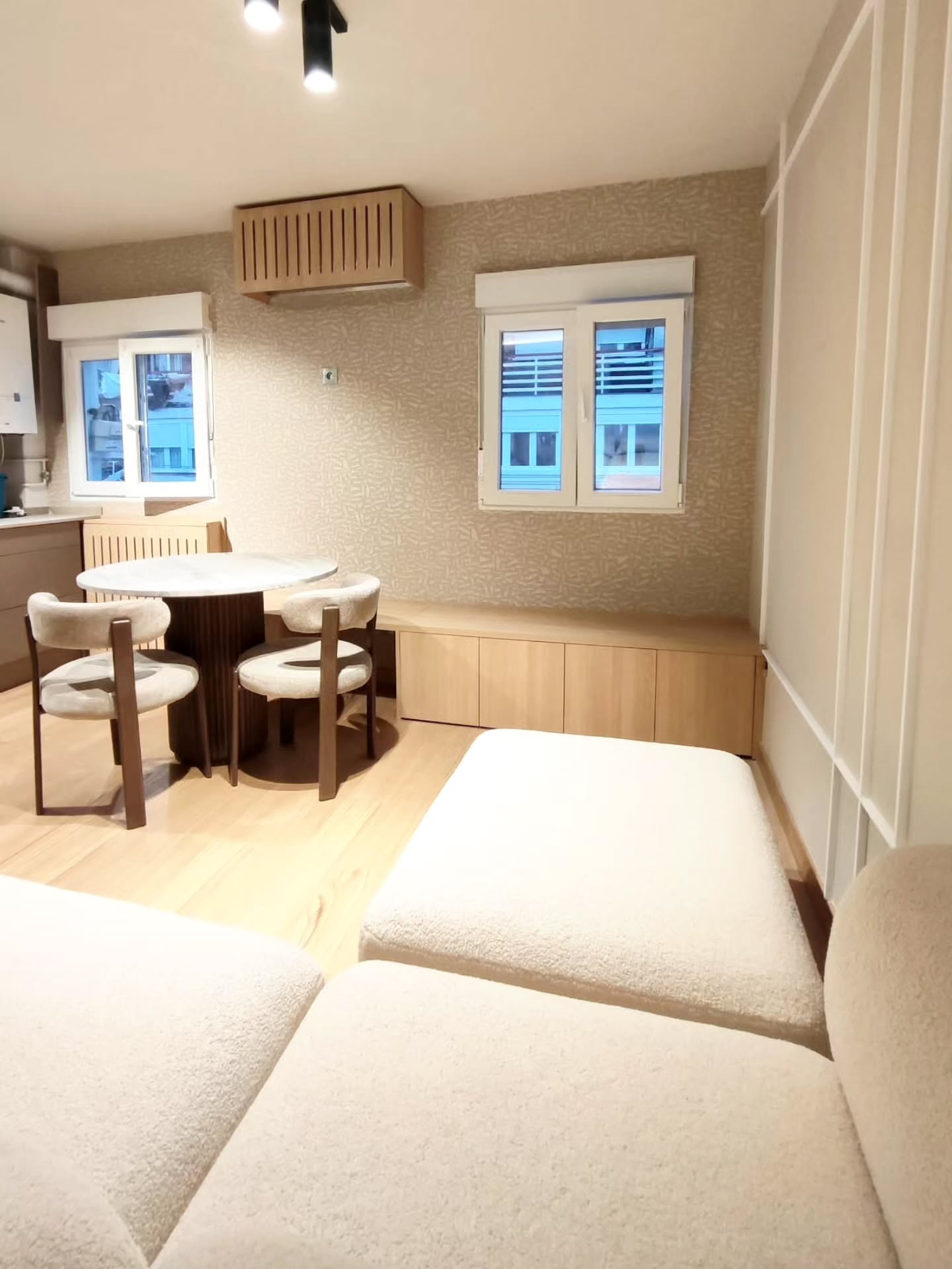 Proyecto Soro ✨
.
Amamos el resultado y la calidez de este proyecto.
.
.
.
#carpinteriaamedida #carpinteriamadrid
#carpinteria #homedecor #homestyling Proyecto: RQH studio
Ejecución: Maderíz