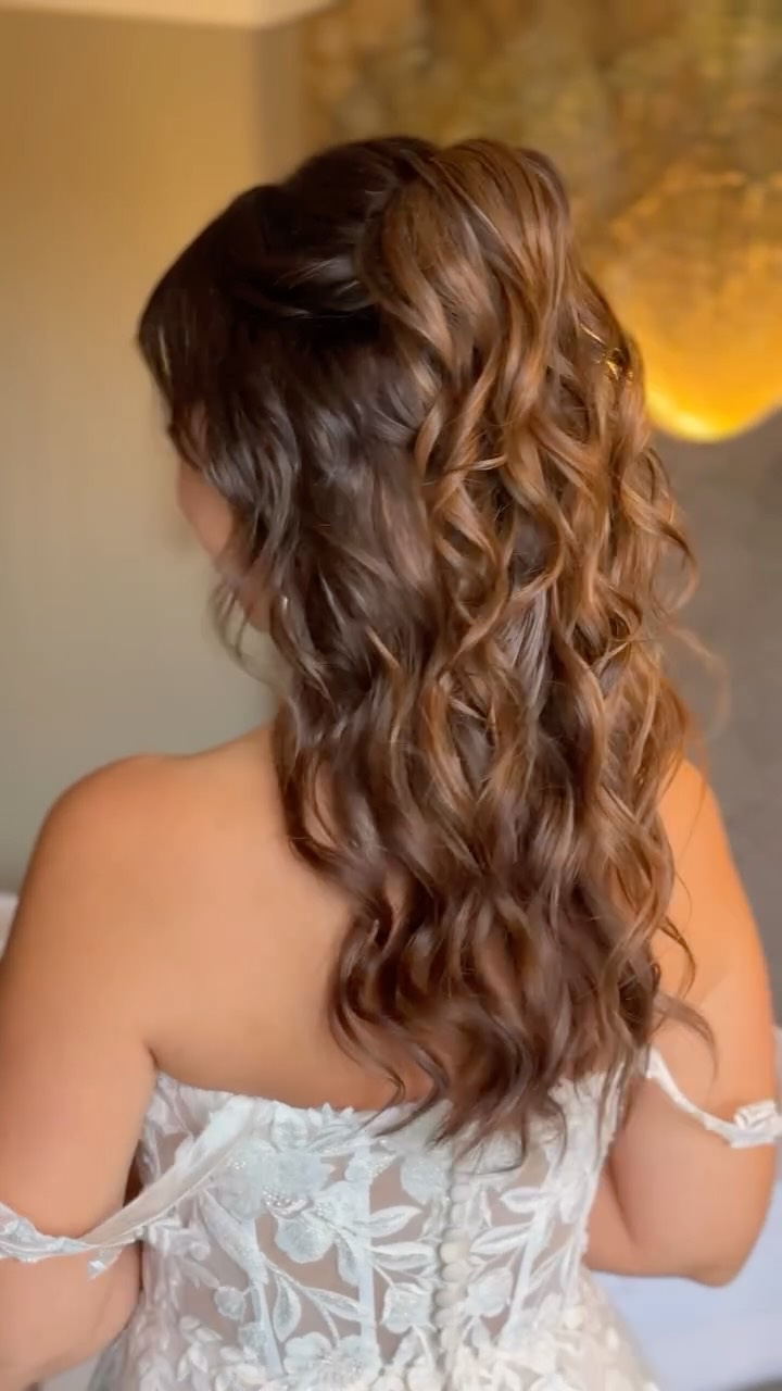 Diese Aufregung.
Dieses Lächeln.
Dieser Moment, wenn sie sich im Spiegel sieht
und einfach nur strahlt ✨
Brautstyling ist so viel mehr als Haare & Make-up.
⸻
#brautstyling #brautstylingbielefeld #brautmakeup #heirateninbielefeld