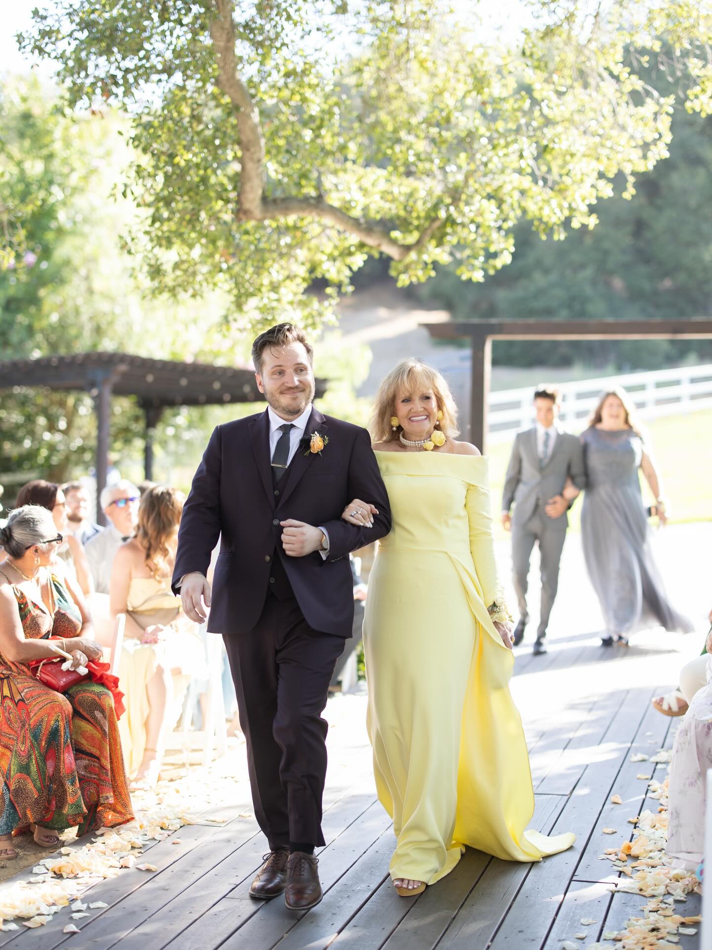 That walk down the aisle will always get you 🥹
Also, we spy a tiny Monster Truck that made its way down the aisle. How cute is that?! 🫶🏼
Venue & Coordination @circleoakranchweddings
Photos @alexandjanaphoto
Florals @soireefloraldesign
Beauty @blissbridalbeauty
Dress @kinsleycouturebridal
Tux @indochinoweddings & @menswearhouse
#weddings #weddingday #weddingvenue #socalweddingvenue #temeculaweddingvenue #planner #photographer #destinationwedding #socalwedding