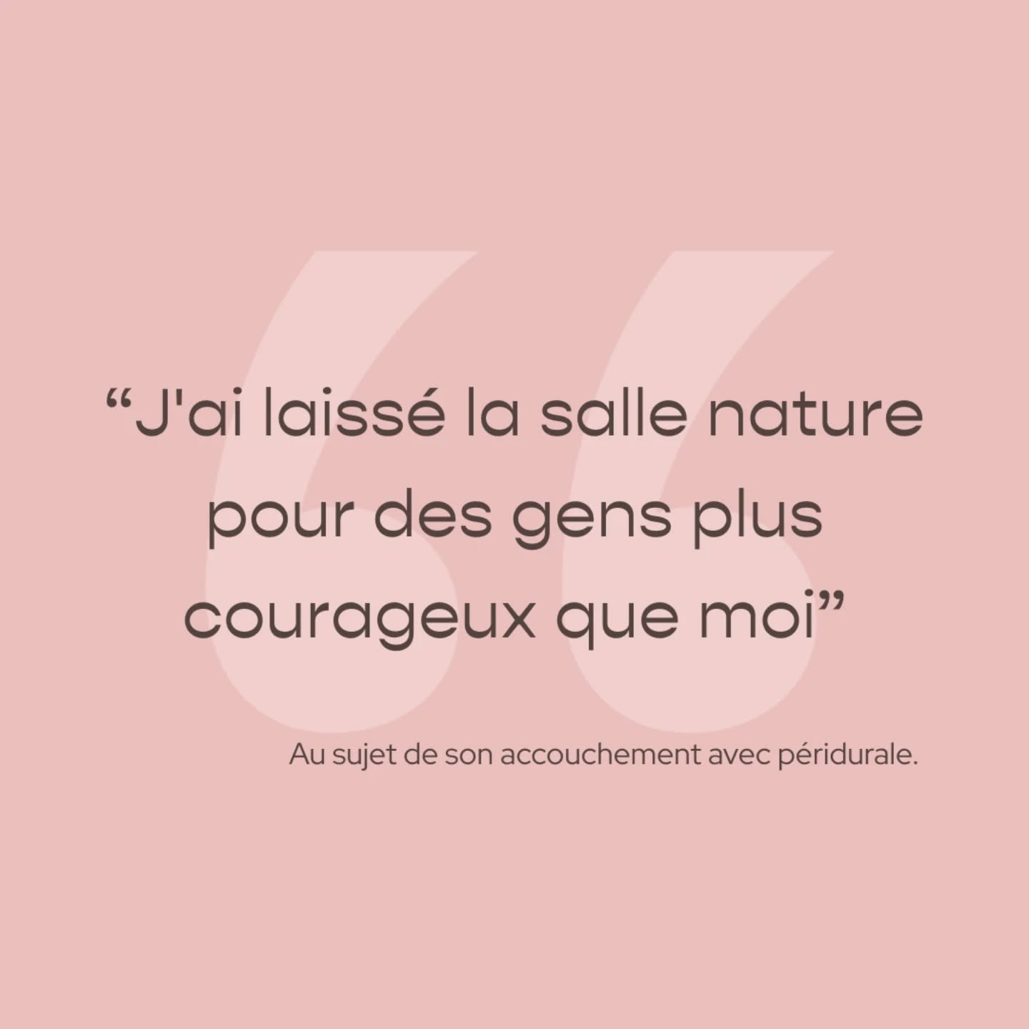 On parle beaucoup d’accouchement idéal.
De physiologie.
De “sans péridurale”.
Parfois au point de faire croire que si la naissance ne se passe pas comme prévu, c’est un échec.
Ou un manque de préparation.
Ou de courage.
La réalité est bien plus nuancée.
Se préparer, s’informer, devenir actrice de son accouchement est essentiel.
Mais ça ne garantit rien.
Parce que le jour J, ton corps, ton bébé, ton état émotionnel, le contexte… ont aussi leur mot à dire.
Changer de trajectoire n’est pas échouer.
Avoir recours à une médicalisation n’est pas une faiblesse.
Accoucher, peu importe comment, demande du courage.
Tu as fait de ton mieux avec les cartes que tu avais ce jour-là.
Et la seule chose qui compte vraiment, c’est cette vie que tu as donnée.
Et toi, comment as-tu vécu ton accouchement ?
#AccoucherSansCulpabilité
#RespectDuVécu
#NaissanceSansJugement
#sagefemme
Précision : quand je mentionne la question du budget, elle ne concerne pas l'accès à un accouchement non médicalisé, d'un accompagnement sage-femme ou à la salle nature mais bien le coût que peuvent revenir plusieurs types de préparation à la naissance. Des coûts que pas tous parent ne peut se permettre.