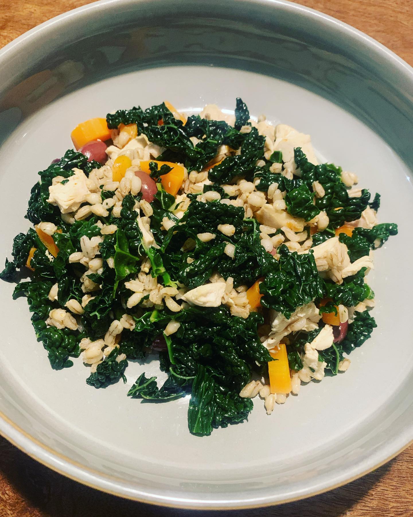 CHICKEN & BARLEY SALAD
I love leftovers as I can get creative and prepare quick lunches.
I had some chicken breast in the fridge. I then steamed carrots + kale and boiled some barley. Mixed all together and added some kalamata olives, olive oil and chilli powder.
Enjoy :)
*
#lunch #healthyfood #healthylunch #healthymeals #quicklunch #leftoverlunch #kalesalad #barleysalad #foodie #healthyrecipes #healthylifestyle #healthyliving #nutrionist #goodnutrition #homemadefood #cookfromscratch #balancediet #yourhealthmatters #loveyourself #mealplanning #cleaneating #eatrainbow #colourfood #london #workout #postworkoutmeal