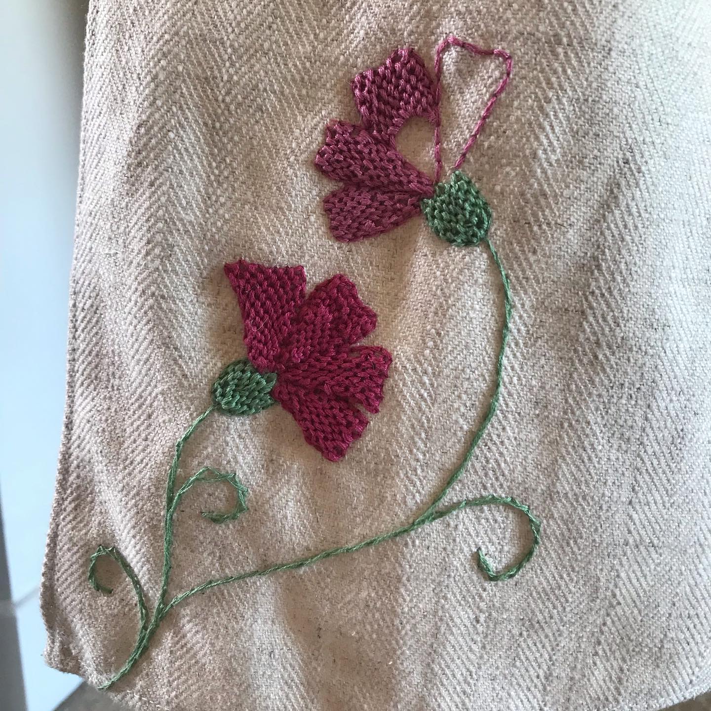 Some finished some unfinished embroidery! Made for a character in the process of embroidering her apron - it feels very strange to leave a piece unfinished😅
I enjoyed learning the trellis stitch for the first time for this piece, I made lots of mistakes but as it’s meant to be done by someone else who doesn’t really know what they’re doing it should be fine!🤞🏻
Having two historical projects on the go at once is both very exciting and v v stressful🤯🎉
#trellisstitch #embroidery #handembroidery #flowers #floralembroidery #elizabethanembroidery #costumedesign
