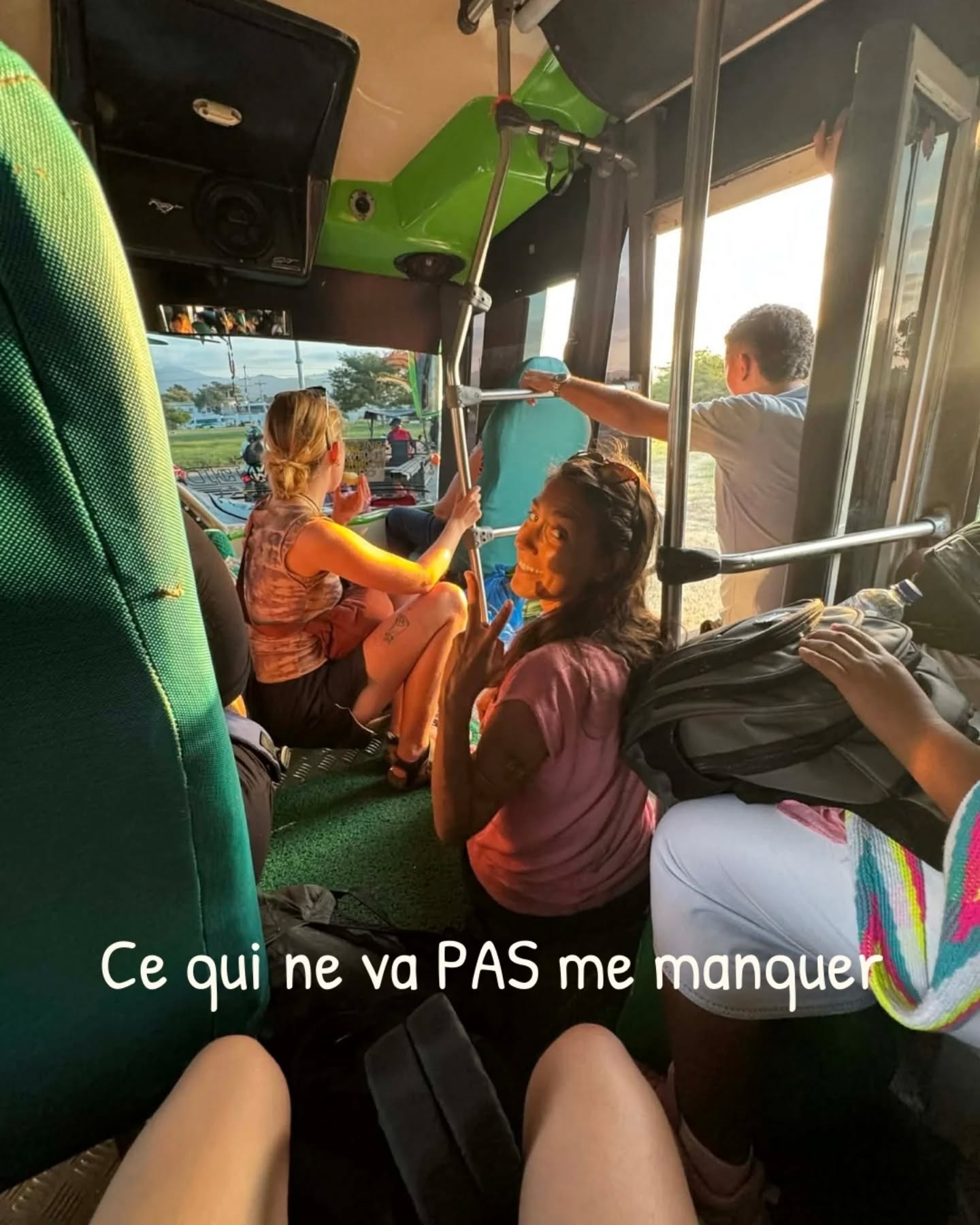 On me demande souvent ce qui va me manquer après 11 mois de tour du monde… Mais parlons plutôt de ce qui ne va PAS me manquer 😅
❌ Les dortoirs (et les ronfleurs olympiques)
❌ Manger du riz matin / midi / soir en faisant semblant d’aimer ça
❌ Les Polarsteps à remplir quand t’as juste envie de dormir
❌ Porter mon sac comme si je partais en randonnée… tous les jours
❌ Le climat tropical : transpirer à l’arrêt, transpirer en marchant, transpirer en dormant, transpirer en sortant de la douche
❌ Chercher des transports pendant des heures pour finalement monter dans “un truc qui roule”
J’ai adoré voyager. Vraiment. Mais rentrer, c’est aussi dire au revoir à tout ça.
Et bizarrement… ça fait du bien 😅
Mais je repartirai quand même demain 😆
👉 Et toi, après un long voyage, qu’est-ce que tu étais content·e de laisser derrière ?
‐----------------
Je suis Céline et si tu veux voyager à l'autre bout du monde 🌎 contacte-moi et je te conçois ton itinéraire sur mesure en backpack. Envoie-moi un MP
#ctravel #travelplanner #voyage #backpacking #voyageauthentique #surmesure #itineraire #tourdumonde #citationvoyage