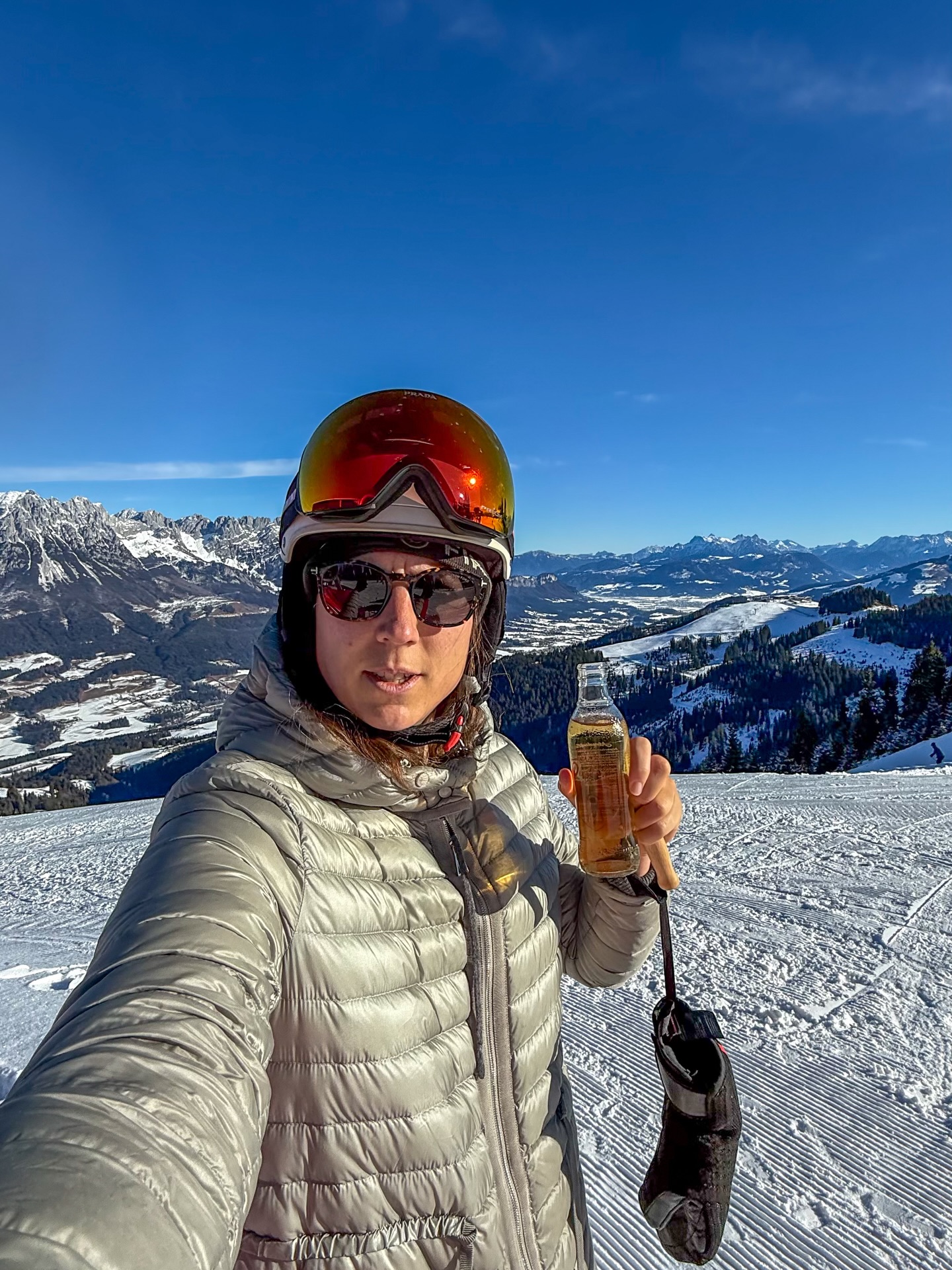 I kimm ausm Landl Tirol,
de Berg so hoch und tiaf es Tal
i vermiss mei dahoam olle mol
mei Hoamatlaund mei Hoamatlaund Tirol
🤝🙏🏻
#almdudler #ski