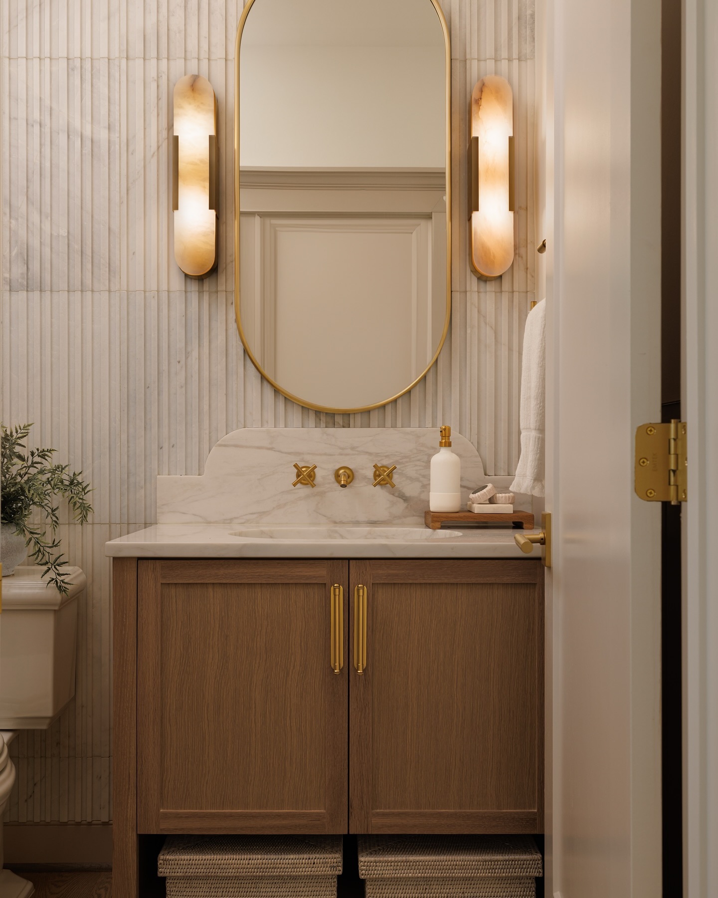 Check out the details in this beautiful powder room from our Modern Lux project in Fairfax Virginia ✨
Photo by @ryanshapirophotography
#powderroom #alabaster #whiteoakcabinets #texture #marbletile