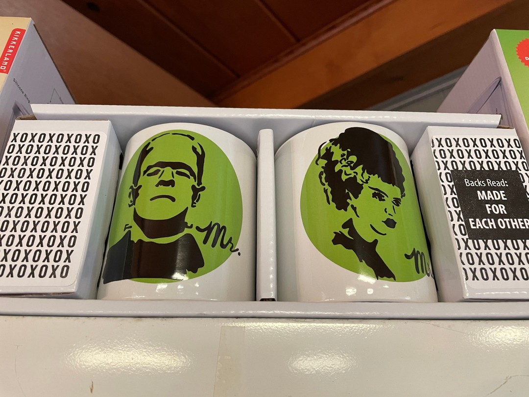 Last day to get 25% off mugs!
#shoplocal #ShopSmall #kitchenware #southportindiana #indianapolis #garfieldparkindy #mugslovers #mugs