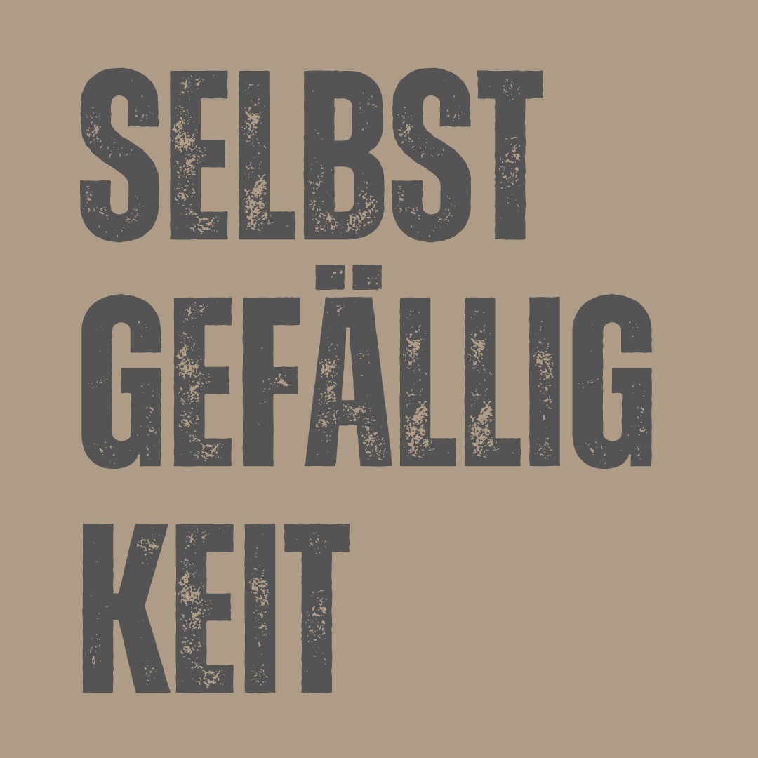 Wir als Team bewerben uns bei dir.
Und beantworten dir mal wieder eine Frage:
„Eine Person, die überhaupt nicht in euer Team passt, hat drei Eigenschaften. Welche sind das?“
1. Selbstgefälligkeit
Entscheidend in der therapeutischen Arbeit ist, sich selbst nicht zu wichtig zu nehmen.
Uns sind die Anerkennung und Wertschätzung für uns selbst auch wichtig, wir haben jedoch unsere Patient*innen im Fokus.
Wir stehen nicht auf Therapeut*innen, deren eigenes Geltungsbedürfnis die Bedürfnisse unserer Patient*innen in den Schatten stellt.
Lass also die aktuellen Fotos von deinen Kindern, Katzen und Hunden raus aus der Therapie. Sie sind nur selten therapeutisch sinnvoll.
Wir nehmen uns Zeit für eine ausführliche Anamnese, evaluierte Befundungsverfahren oder auch mal einen Perspektivwechsel, um unsere Therapien zu planen und zu hinterfragen.
Wir zweifeln die Kompetenz von Therapeut*innen an, die stets sofort wissen, wo es lang geht.
Lass also die Prahlerei, dass du genau verstehst, wo das Problem ist, ohne die Details zu kennen. Das ist bloß ein überhebliches Getue.
Wir bauen eine Beziehung zu unseren Patient*innen auf und achten dabei darauf, eine gute Balance zwischen Nähe und Distanz zu etablieren.
Wir empfinden es als unannehmbar, Patient*innen derart in eine Abhängigkeit zu bringen, dass eine notwendige Therapiefortführung gefährdet ist, sollte die behandelnde Person mal langfristig erkranken.
Lass also das Gejammer, dass sich alle deine Patient*innen ausschließlich von dir selbst behandeln lassen. Das hast du selbst verursacht zum Nachteil deiner Patient*innen, weil du dir selbst so gefällst.
#wirbewerbenuns
#diesonderbarefrage
#ergotherapie #ergotherapeut #ergotherapiepraxis #ergotherapiebochum #bochum #stellenanzeige #stellenanzeigen #stellenangebot #stellenangebote #stellenangebotergotherapie #jobangebot #jobangebote