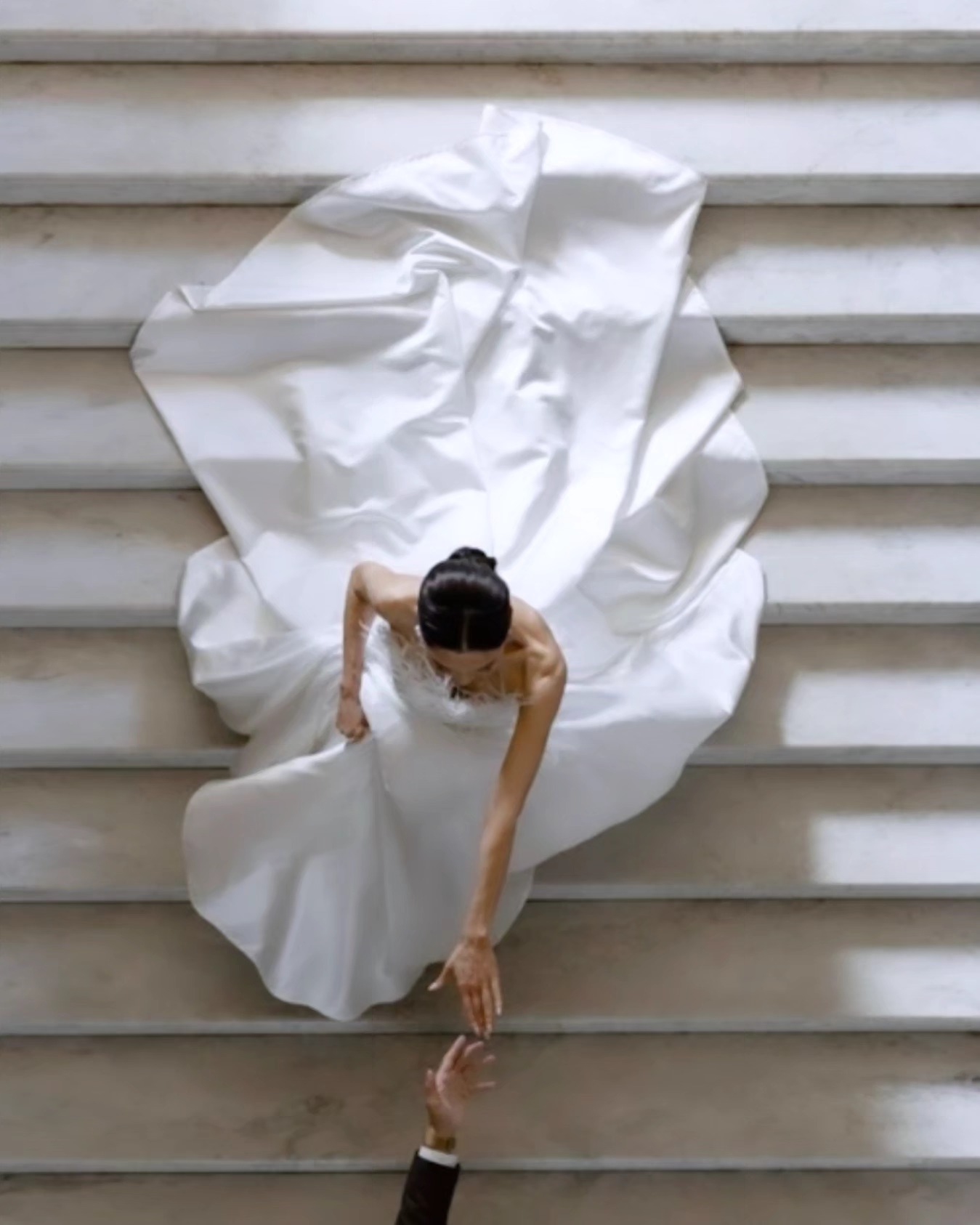 🪶 Se réveiller à l'aube avec un cœur prêt à s'envoler et rendre grâce pour une nouvelle journée d'amour.
Je suis Audrey ELP
HAIR & MAKEUP ARTIST | depuis 1999
📌 Métropole Lilloise | Hauts-De-France | France | Belgique...
MON OBJECTIF personnaliser votre Mise En Beauté POUR rendre ce Jour si Spécial : UNIQUE.
📅 UN MARIAGE EN VU ⁉️
Prenez RDV et discutons ensemble : mon lien est disponible dans la bio @audrey.elp ou contactez moi en DM
À bientôt Audrey ELP
~ ~
#AudreyElP
#HairAndMakeUpArtist #MaquillageMariée #Mariage2025 #Mariage2026 #MariéeCouture #BeautyEvent #MaquillageProfessionnel
📌 #MUALille #CoiffeuseMaquilleuseBelgique
#MakeupArtistFrance #BeautéHautsDeFrance #EventRégionNord
#ÉvénementHDF #CoiffureNordPasDeCalais