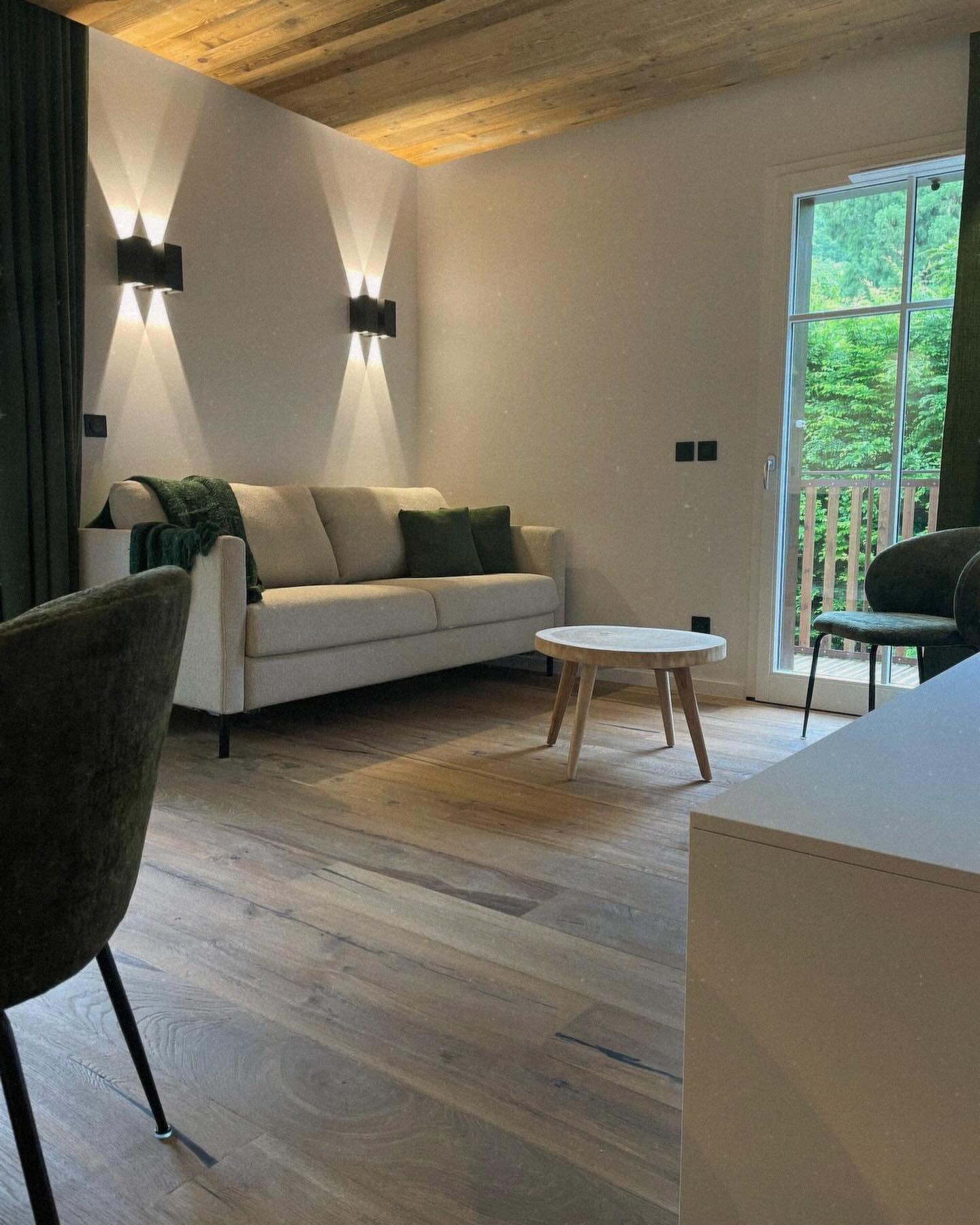~ Appartement D & C ~
Salon 🛋️
#megeve #paysdumontblanc #prazsurarly #saintgervaislesbains #valdarly #montblanc #moutains #maitredoeuvre #suividechantier #chantierencours #appartement #renovationappartement #appartementneuf #montagne #entrepreneur #frenchalps #chantier #wood #interiordesign #chantierencours #renovation #suividechantier #style #conception #amenagementinterieur #projet #travaux #alpinterieur #bois #btp #realisation
Bertrand DESMONS 📲+33 (0)6 24 22 25 79 💻contact.alp.interieur@gmail.com