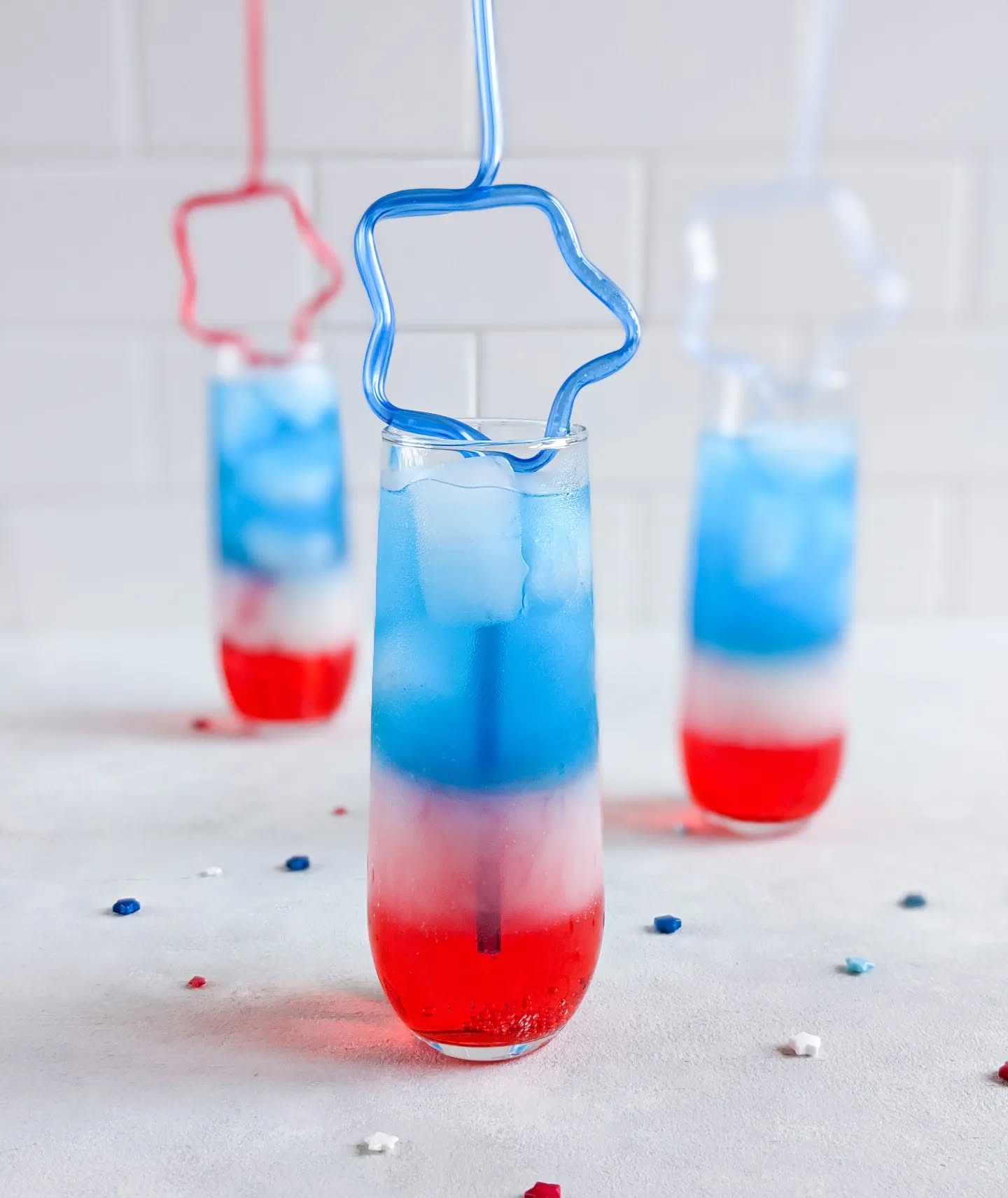 Proud be an American 🇺🇲 Happy 4th from Parsley and Spice! 🎆 I hope you have all the tasty BBQ and summer foods today! 🍔🌭🍺
.
.
.
#parsleyandspice #happy4thofjuly #4thofjuly #bbq #summerfood #foodblog #recipeblog #redwhiteandblue #drink #drinkphotography #drinksofinstagram