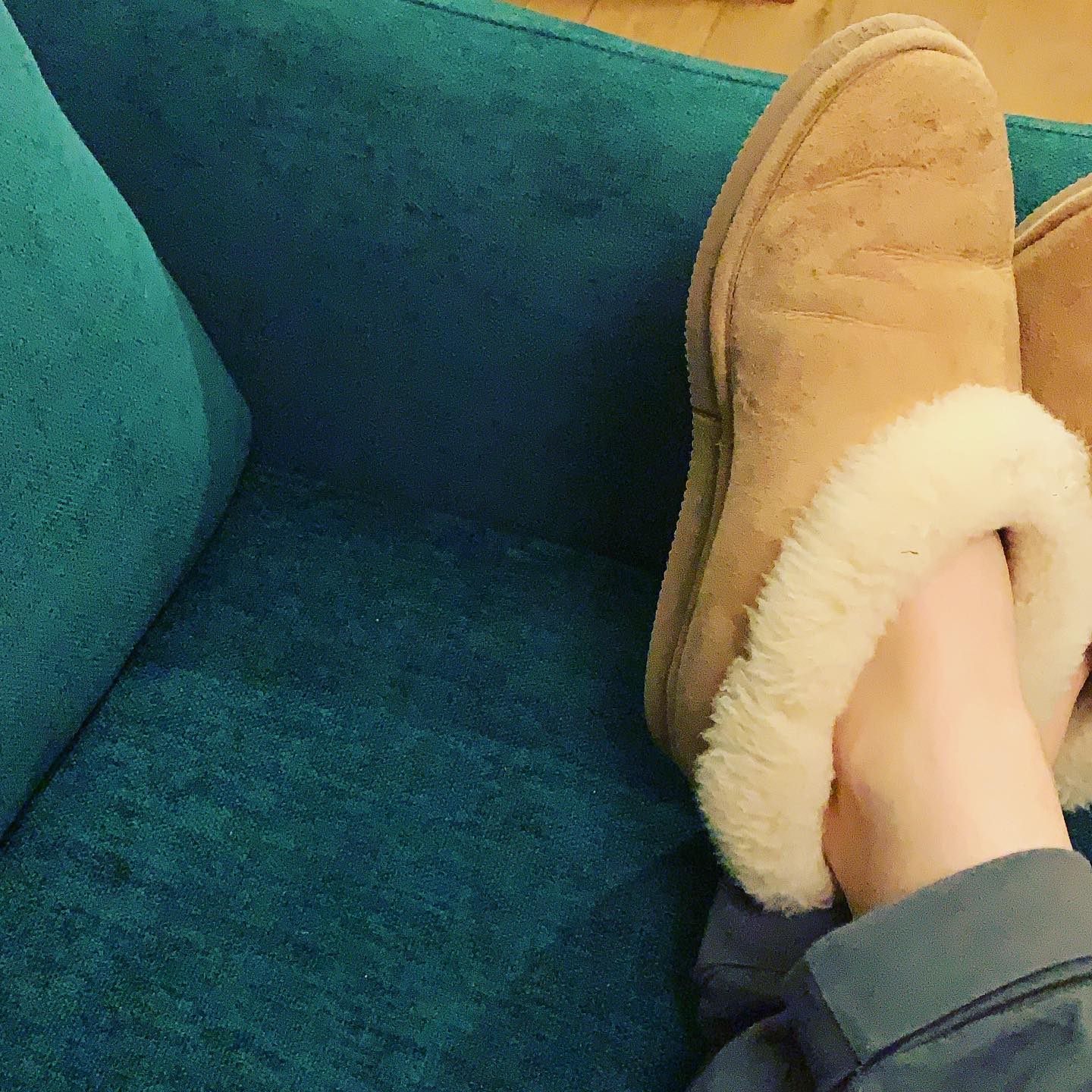 Congratulating myself on getting through a full on week with 7.30am starts and several late night finishes and very little time for anything else.
Lots of interesting work, learning new things and dusting off old skills. But it is now time to unwind on my new sofa!
#freelancelife #stakeholdercommunications #marketingconsultant #eventmanagement #snugsofa #feetup #friyay