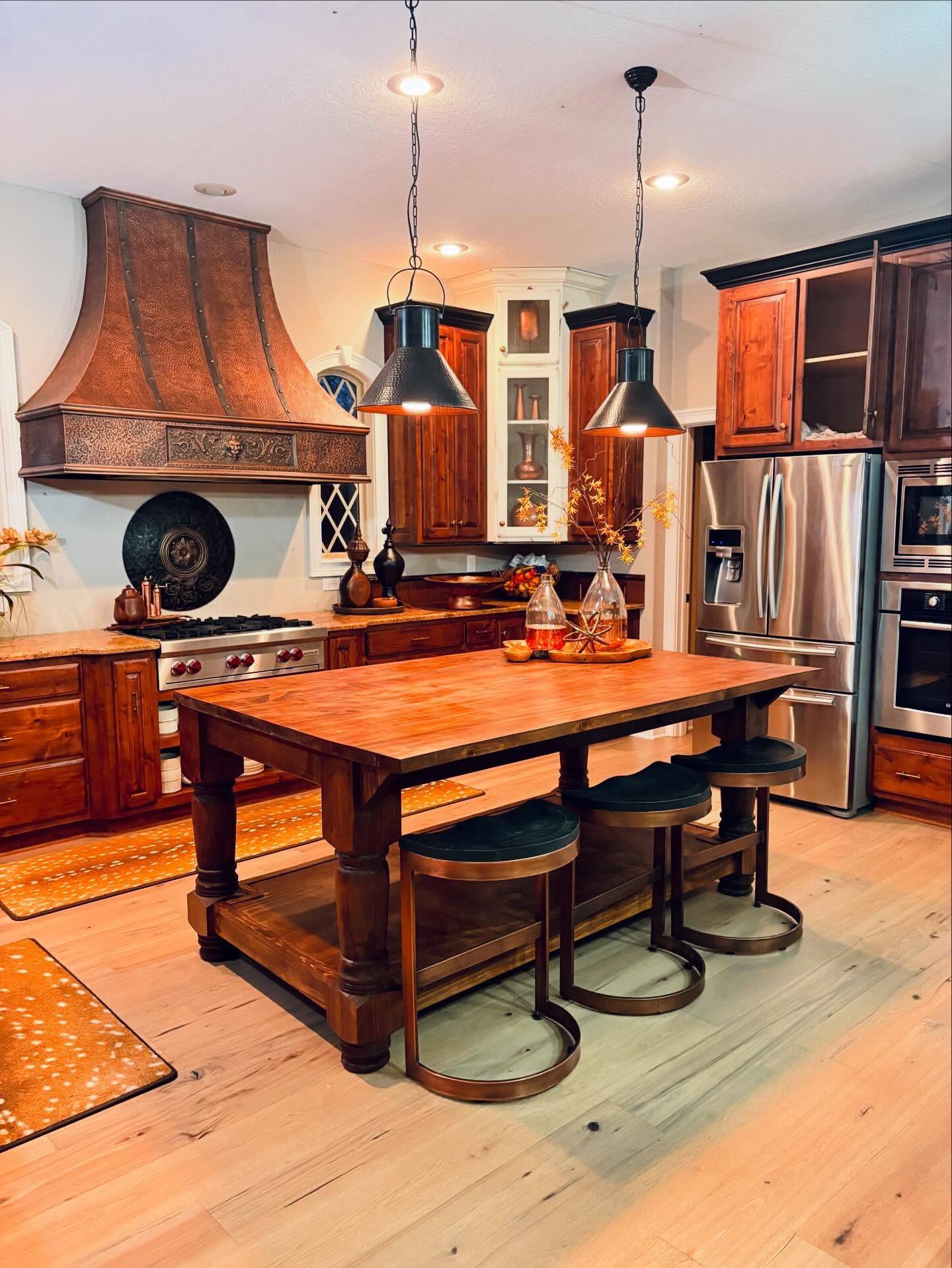 This New Massive Turned Leg Island looks absolutely epic in its new home in Crossville, TN ♥️. Our client Ali chose the color English Chestnut by Minwax topped off with Satin Water Based Polyurethane for extra protection.