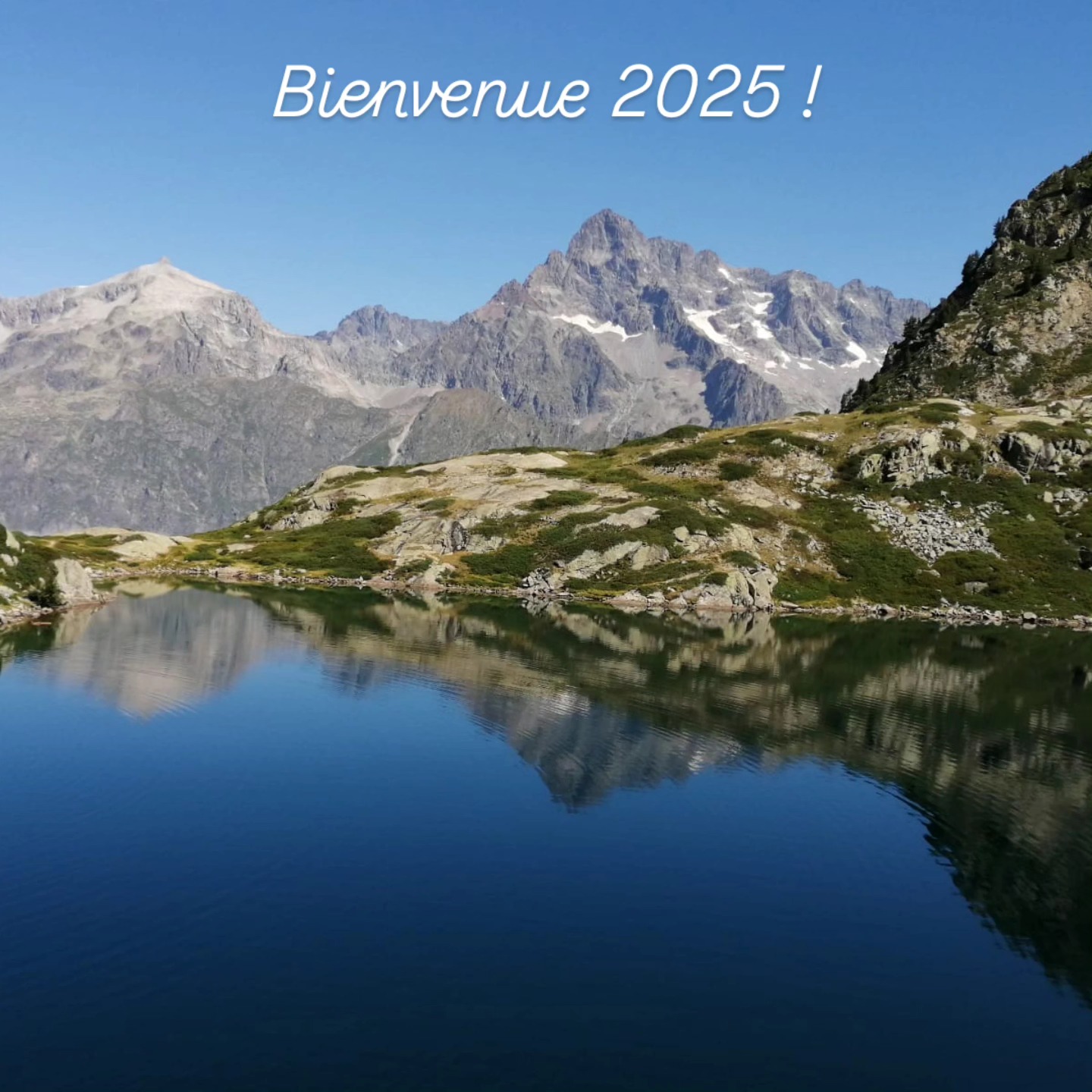 ✨ Bonne année 2025 ! ✨
Que cette nouvelle année soit synonyme de joie, de sérénité et de belles découvertes pour chacun d’entre vous !
🌟 Merci pour votre soutien tout au long de 2024.
Grâce à vous, cette aventure créative continue de grandir et de s’épanouir.
En 2025, je suis ravie de vous accompagner à travers mes créations artisanales, où chaque bijou et chaque objet est pensé pour apporter harmonie et beauté dans votre quotidien.
🌿 Continuons ensemble à valoriser des démarches éthiques, des matériaux naturels et des choix qui respectent notre environnement.
Je vous souhaite une année pleine de lumière et de bien-être, et je vous remercie de faire partie de cette belle communauté. 💎
À très bientôt pour de nouveaux projets, de nouvelles inspirations, et surtout de magnifiques pierres naturelles à découvrir !
