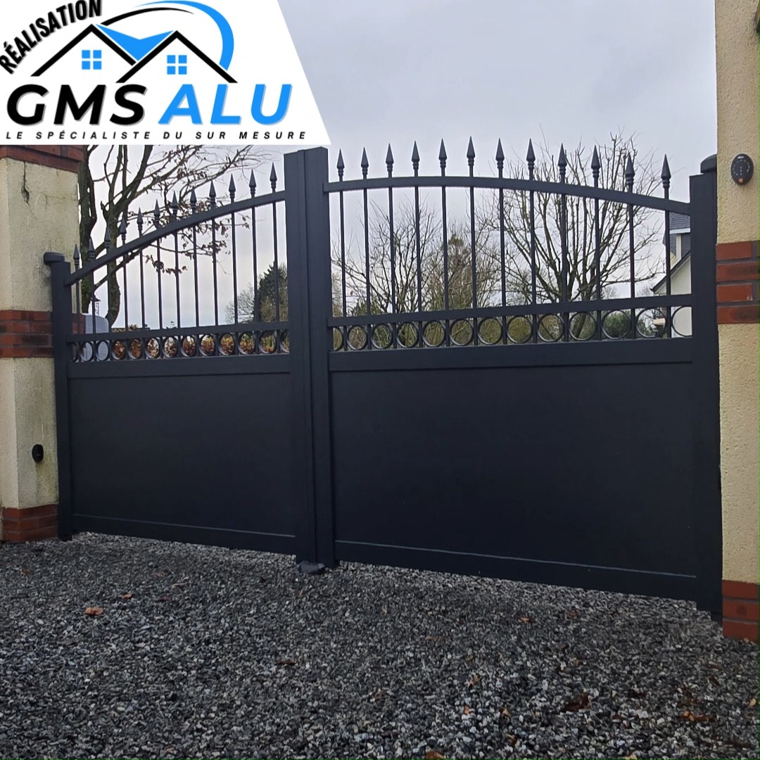 🏡 Réalisation GMS ALU : Le charme de l'ancien, le confort du moderne !
Nouveau chantier terminé avec succès : pose d’un portail battant alu style fer forgé. Élégance traditionnelle et robustesse garanties !
🎨 Finition : Laqué RAL 7016 (Gris Anthracite) fine texture.
⚙️ Motorisation : Modus Kinggates (fiabilité & silence).
📱 Sécurité : Visiophone Aiphone connecté haute résistance.
✅ Le + : Une installation soignée pour un client 100% satisfait.
📍 GMS ALU – Bureau à Pont-de-l'Arche (27340) 📞 02 35 91 07 23 | 📧 contact@gmsalu.com
#GMSALU #Portail #Menuiserie #Eure #Kinggates #Aiphone #RAL7016 #PontDeLarche