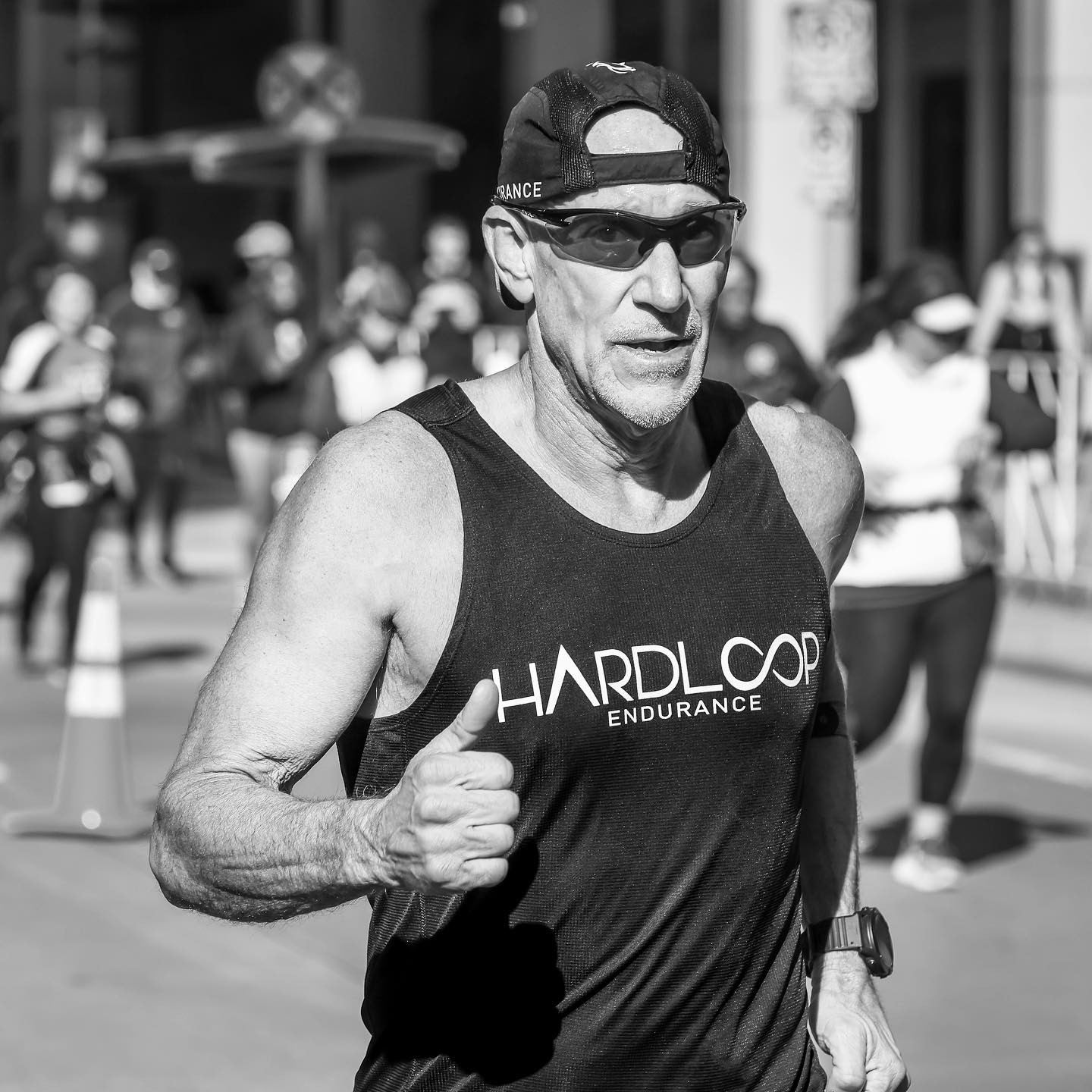 HOUSTON MARATHON & HALF
Athletes, congratulations on an incredible day! We want to hear all about it, drop in the comments your performance ⬇️
From Personal Records to American Records, BQ’s and debuts, we had it all. Thanks for training with Hardloop and rest up, the year has just begun.
📸: @rickhberg
@chevronhoustonmarathon #RunHOU #HoustonMarathon #MarathonTraining #Hardloop