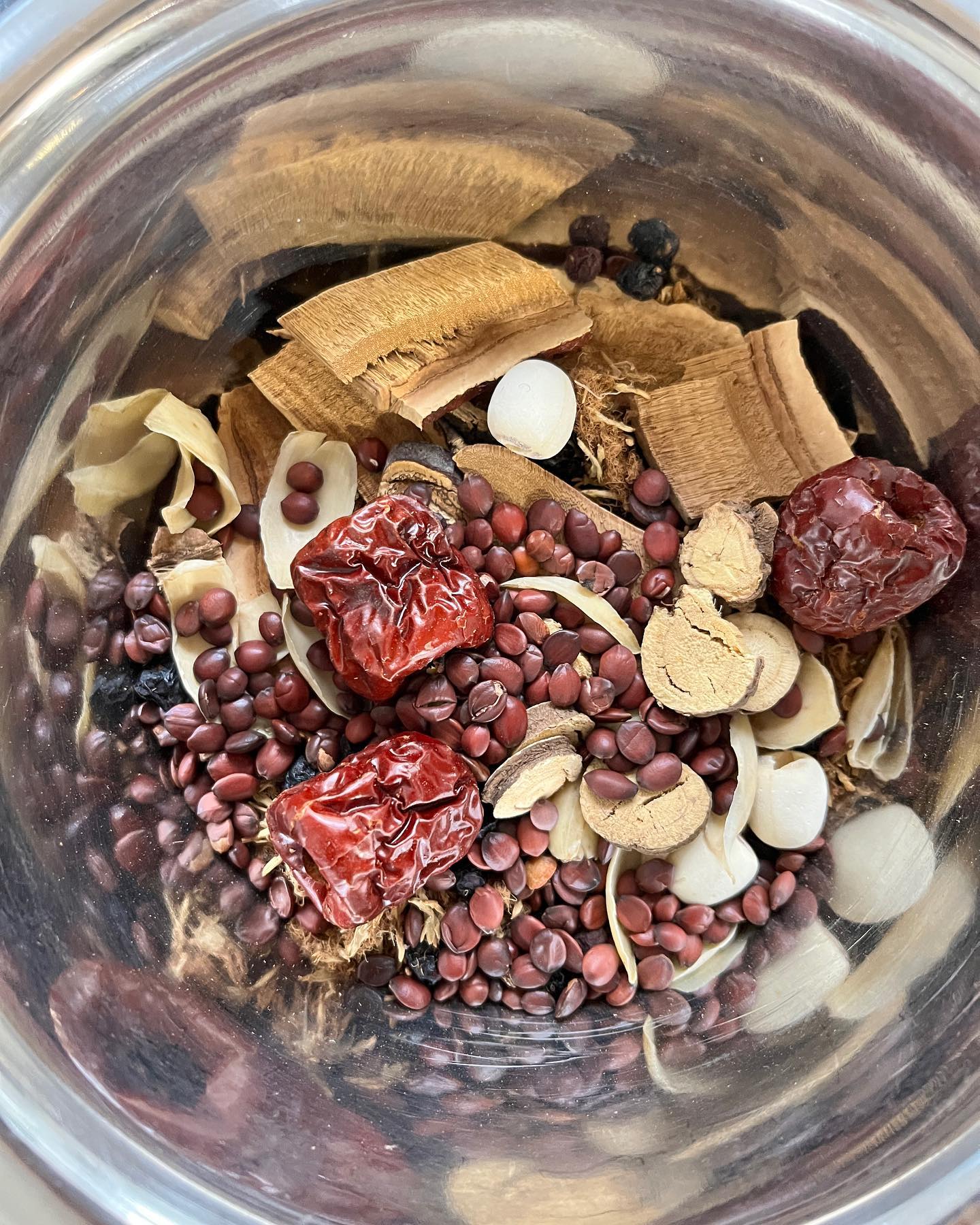 Another batch of DIY Syrup for Sleep and Stress. It’s such a yummy way to take herbs 🌿 in this DIY pack you get the herbs already pre-measured, a bottle and label. #traditionalchinesemedicinedoctor #traditionalchinesemedicine #herbalmedicine