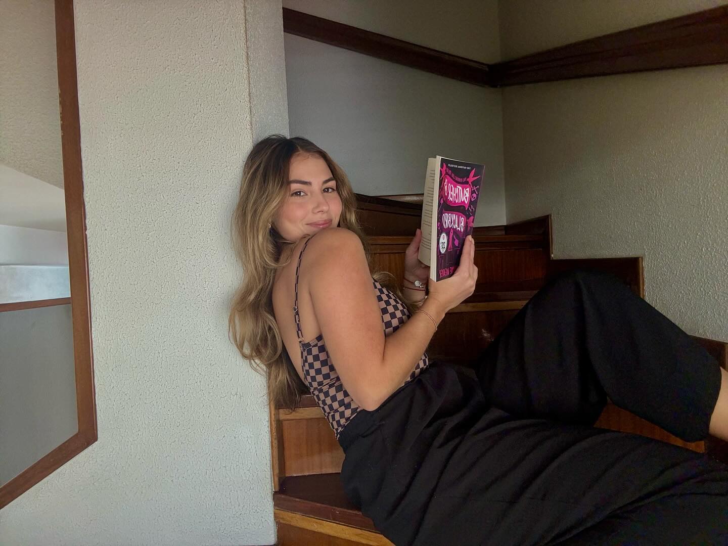 saying goodbye to april, looking forward to what’s to come: more love, more healing, more reading 🤍
what was your favorite book this month??
#bookstagram #bookphotography #booksbooksbooks #miamiinfluencer #lifestyleblogger #reading #romancebooks #spicyromancebooks