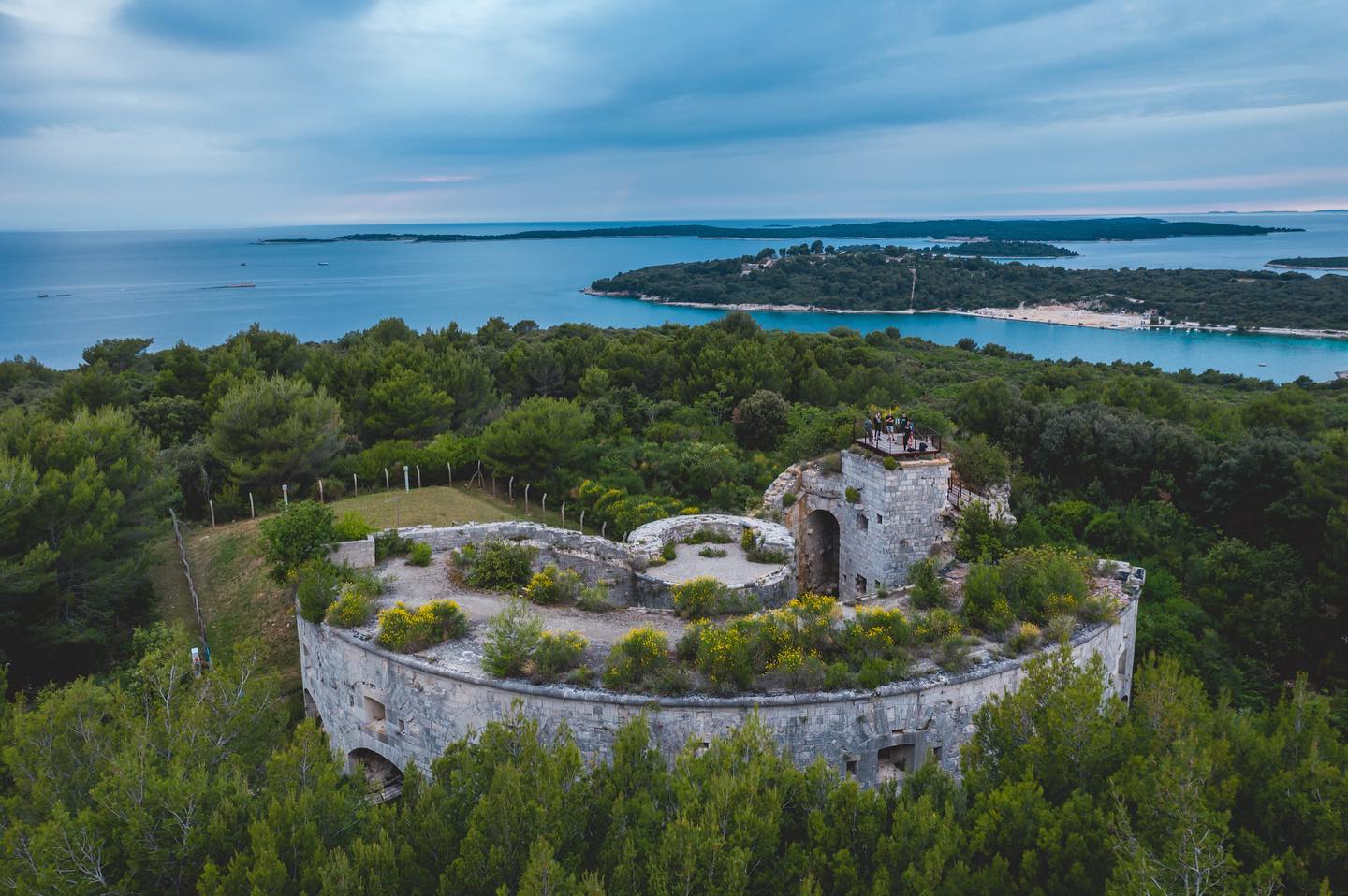 Check out..
This beautiful view. 🤩
Book the Hike&Gastro tour DM 📩
#montegrosso #foradveture #visitistria #pulaplus #hiking #francarmanwines #wine #food #croatiafulloflife #croatiafullofnature #croatiawine #croatiafullofadventures