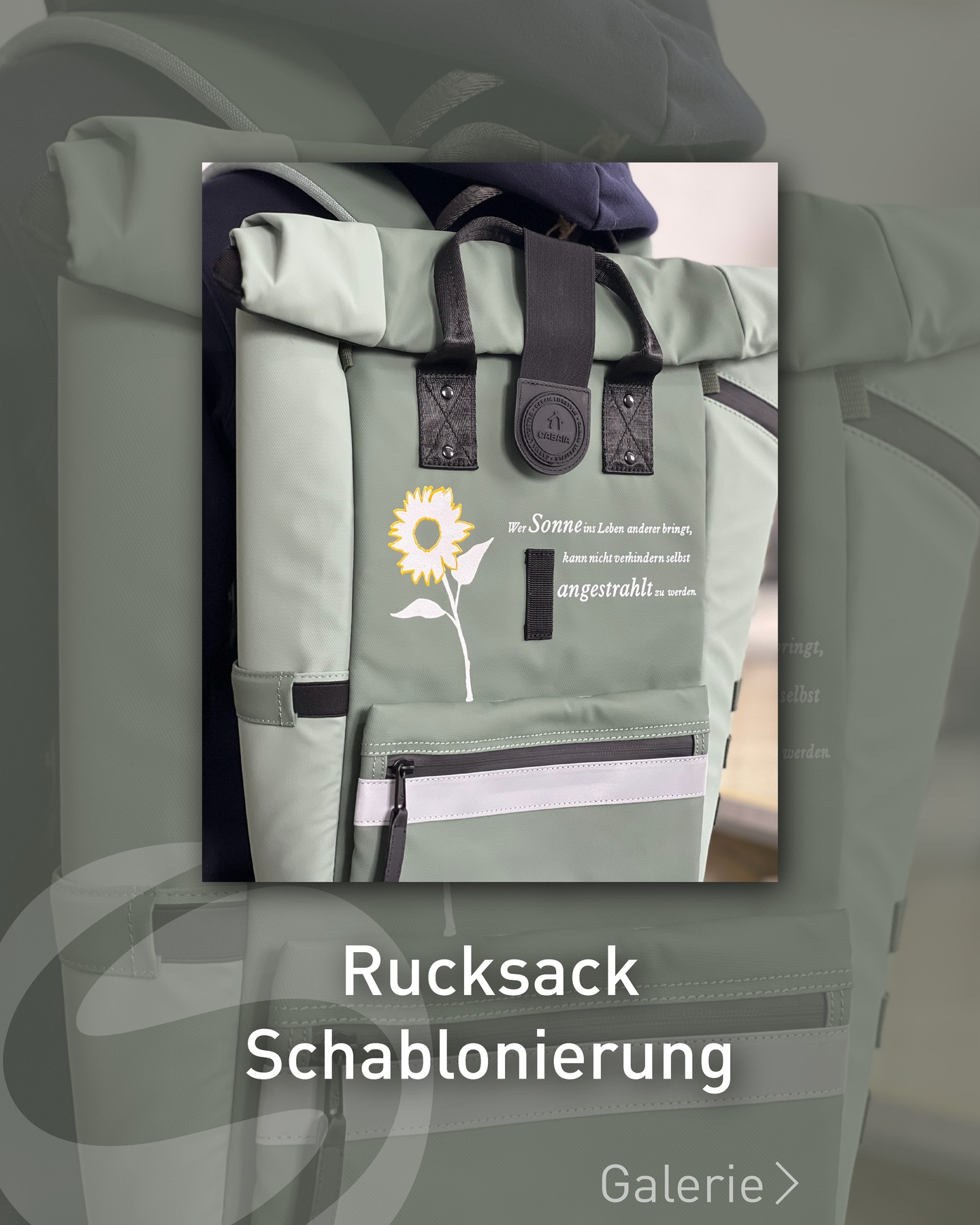 Sie möchten Ihrer Tasche oder Ihrem Rucksack eine persönliche Note verleihen? Dann sind Sie bei uns genau richtig!
Wir gestalten die einzigartige Beschriftung gerne ganz nach Ihren Wünschen.
—————————
#beschriftung #schablonieren #geschenkidee #kreativ #persönlich