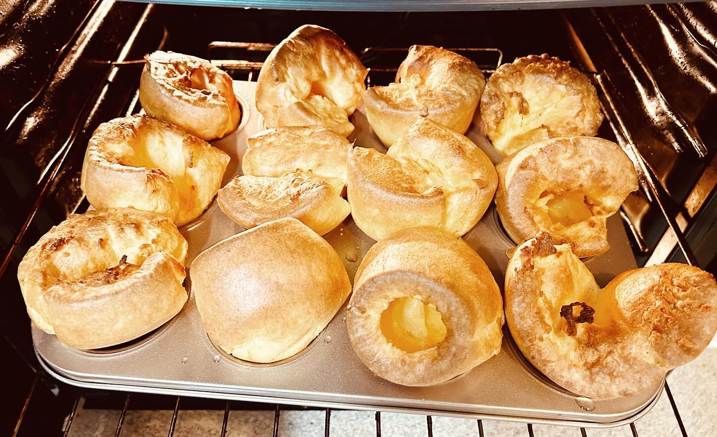 Who doesn’t like a yorkie? This recipe from @lagomchef is the best I’ve tried! If you want to see it buy the PDF of his new #cookbook all proceeds are split between @austiescookeryacademy and @thefelixproject