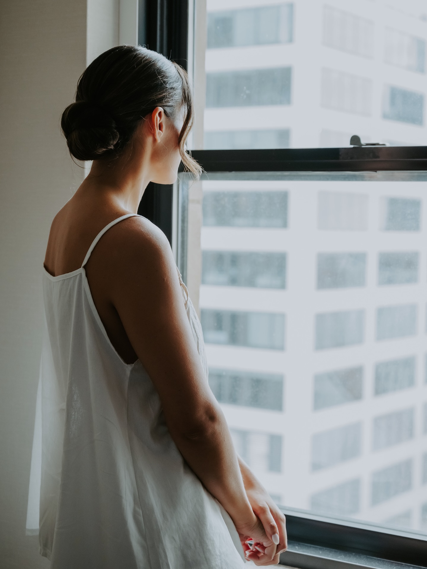 Unpopular opinion:
If your wedding morning feels rushed, chaotic, or loud — it’s not “part of the magic.” It’s a failure in planning.
Luxury isn’t lashes or lip gloss.
Luxury is silence between moments.
A timeline that breathes.
A beauty team that protects your nervous system as much as your hair.
That’s the experience we provide — calm, clarity, confidence from the first brush stroke.
Chicago brides getting married in 2026:
The most peaceful mornings book well in advance.
Inquire now before your date disappears.
#ChicagoBrides #ChicagoWeddings #ChicagoWeddingHair #ChicagoMakeupArtist #LuxuryBride #ChicagoWeddingVendors #WeddingMorning #BridalBeauty #CalmBride #BridesOfChicago
Photos by @picturemethisbylacie