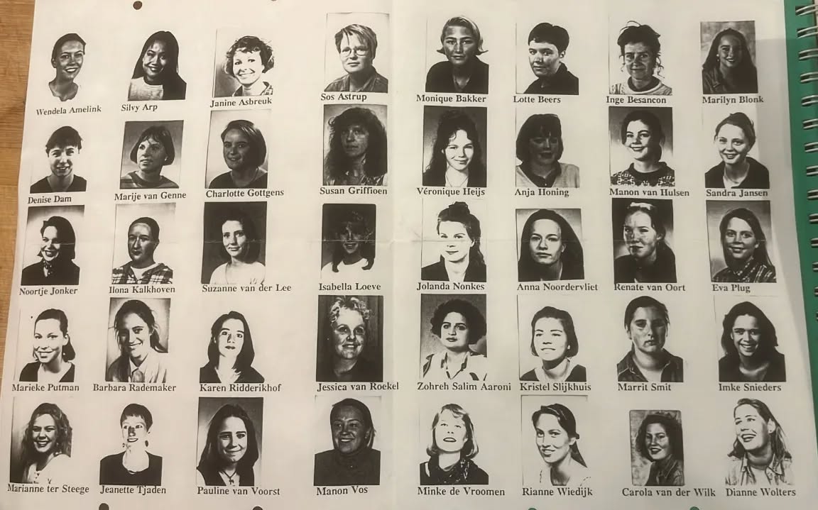 En toen waren Søs en Susan ineens al 25 jaar verloskundige!! Een hele mooie mijlpaal 💪
Zoek en vind ze hier in het overzicht van hun afstudeerlichting van de Verloskunde Academie Amsterdam 😃😃 #jongebekkies #verloskundeacademieamsterdam #25yearmidwives