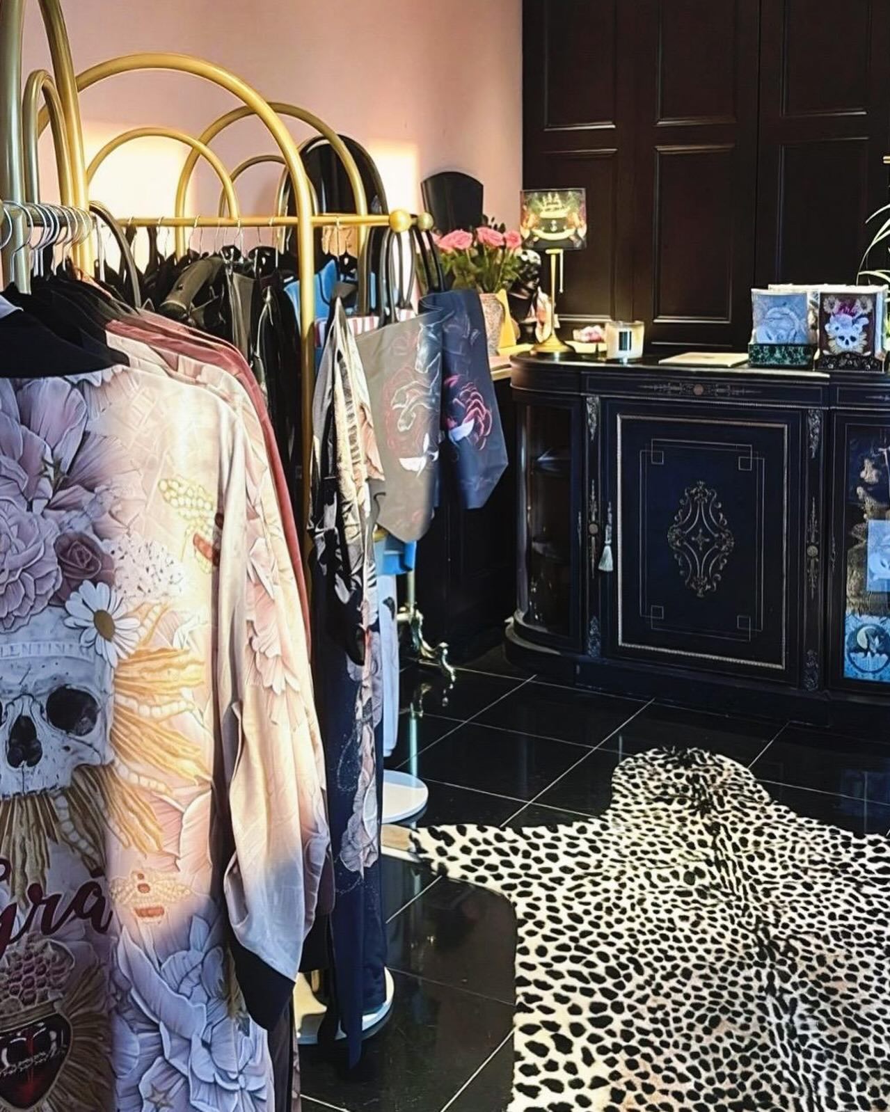 Vibes at our new Merchant store 🥀 Vibeanna iontacha