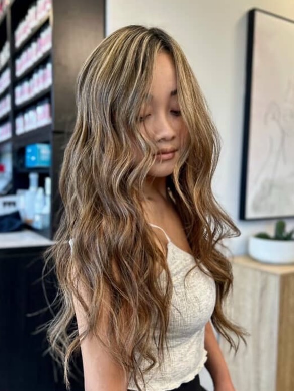 A balayage designed just for your hair 💕
Colour by @emmahirst.styles ! Tap that ❤️ if you’re loving this look!