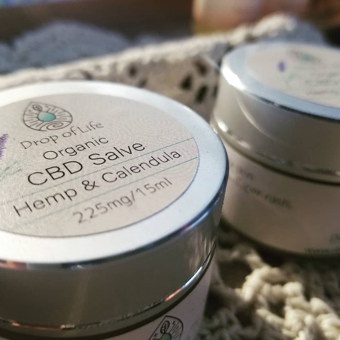 ~CBD Salve Hemp & calendula~
Antiseptic salve that soothes any skin and irritation such as burns, cuts, diaper rash, irritation, redness and more.
#cbdheals #cbdsalve #cbdhealth #cbdhelps #cbdbeauty #cbdskincare #firstaid