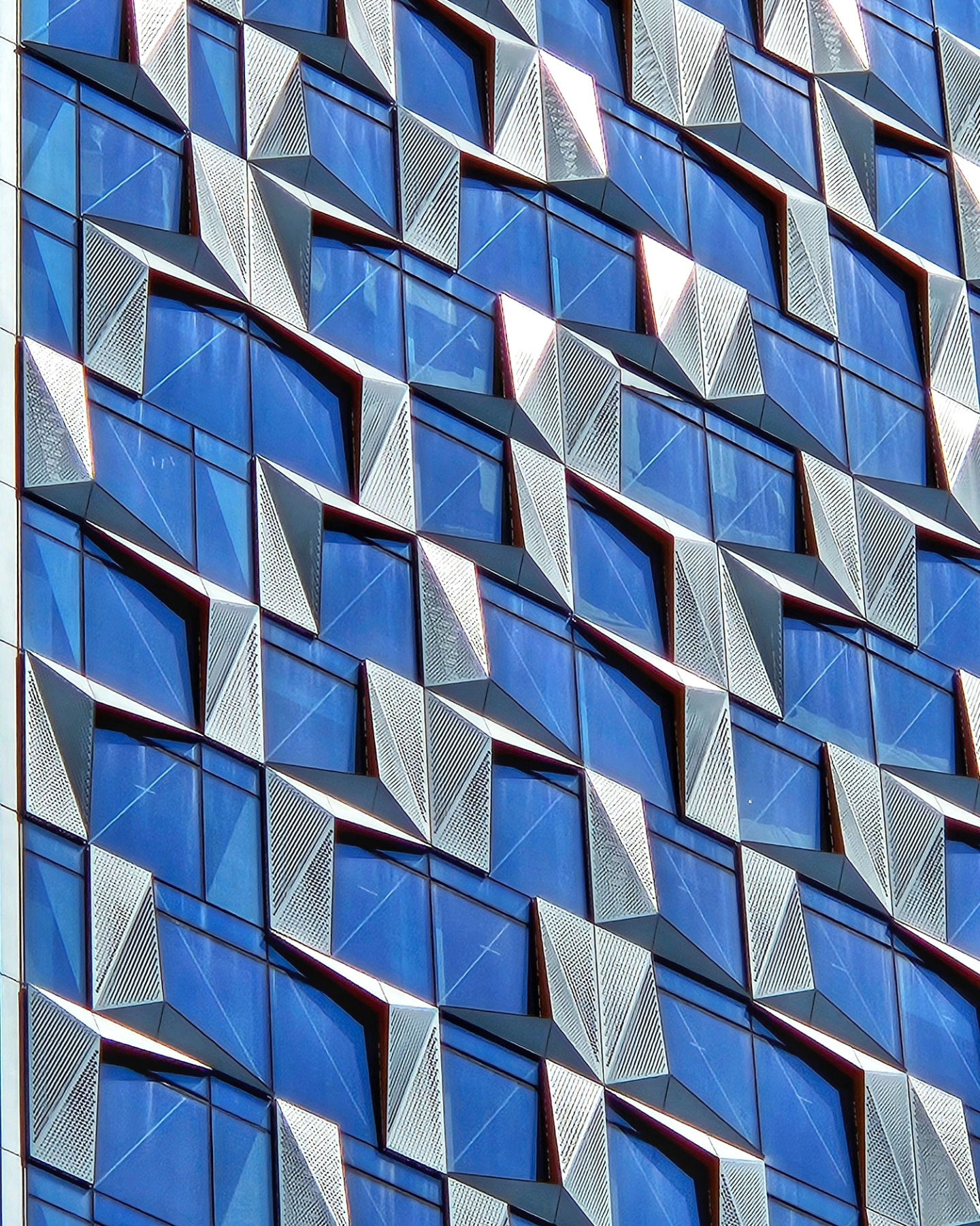 Geometry meets skyline.
#londoncity #london