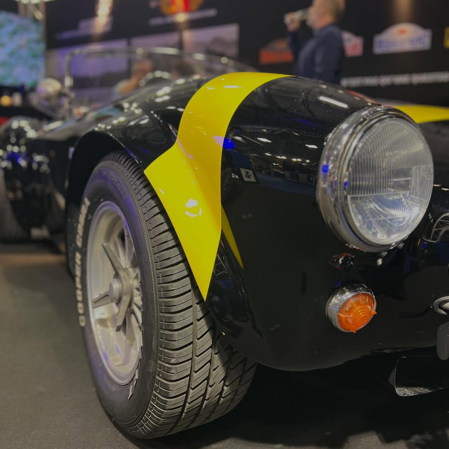 CLASSIC COCKTAIL CLUB à @retromobile_paris avec @cyrilneveupromotion & @shelby_gentlemancar 🏁🔥
@cyrilneveu56 🙏🏻
@chatnoir_design 🖼️