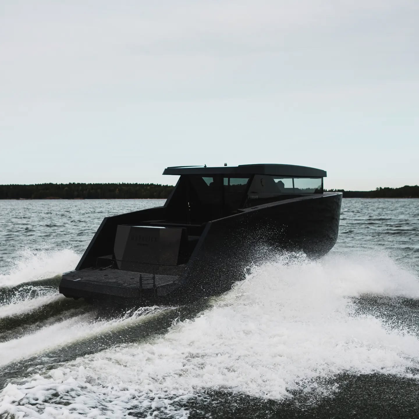 - Brizo Yachts BY40SC -
📸 @brizoyachts
#brizoyachts #brizo #aluminiumboat #aluminumyacht #fastyacht #volvopenta #mercurymarine #garmin #luxurytoys #luxuryyachts #monaco #cannes #mediterranlifestyle #bigtoys #bigboystoys #mercurymarine #gentlemanschoice #gentlemansride #madeinfinland