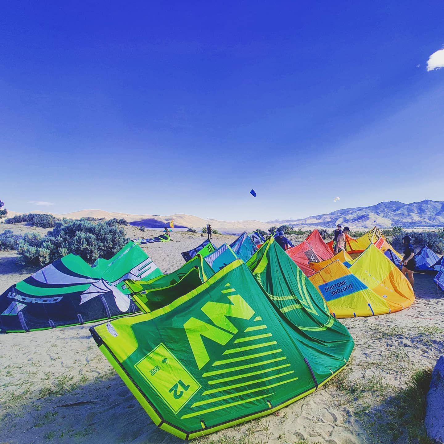 #goodwinds to #kiteboard are hard to find, but in #washoelake wait a few minutes or #hydrofoil to pass the time in #reno #tahoe #nevada with #tahoekites #kitesurfing