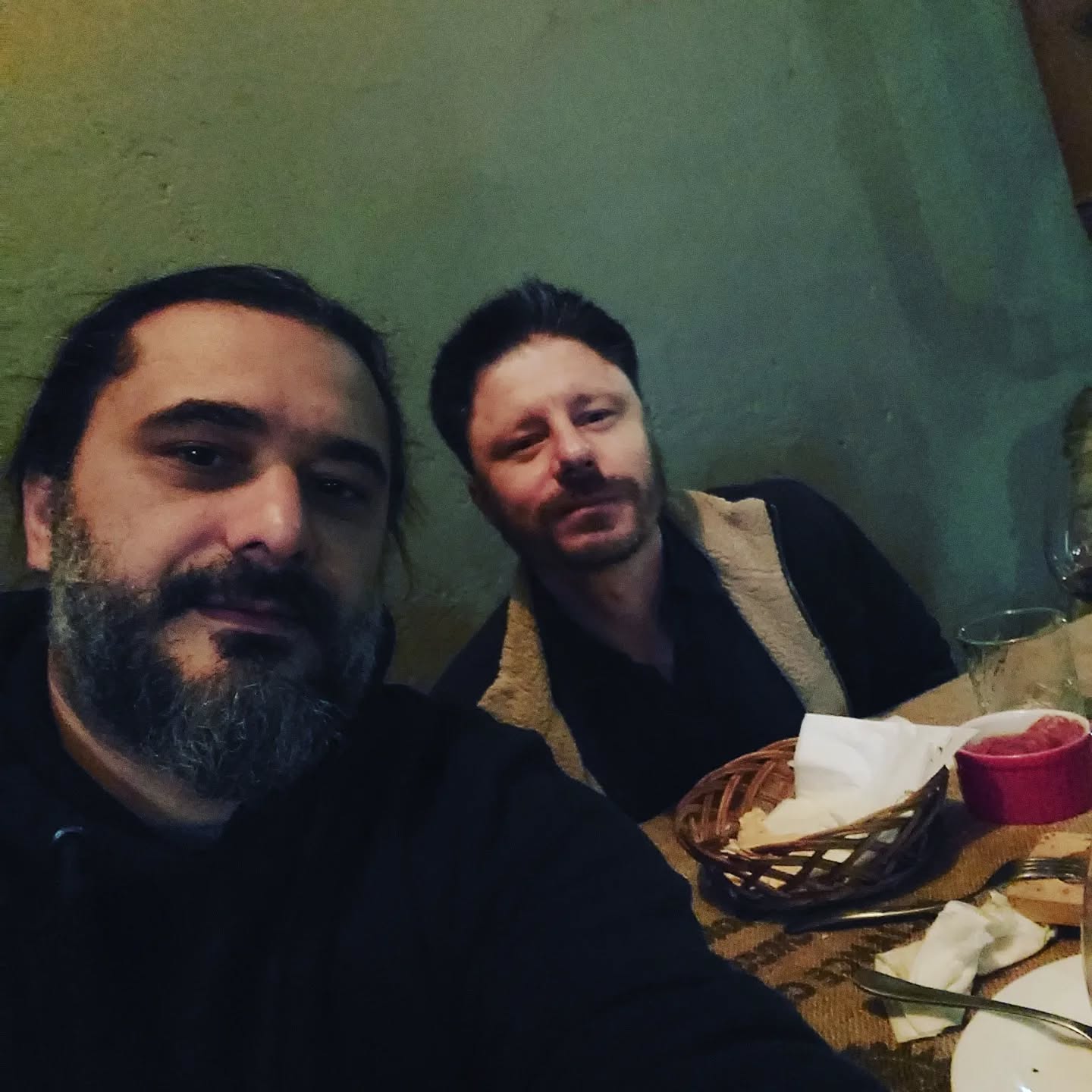 Camfabulamos muito para o @metalurgiacafe existir...
Sinto saudades das noites adentro, regadas ao um bom vinho e queijo.