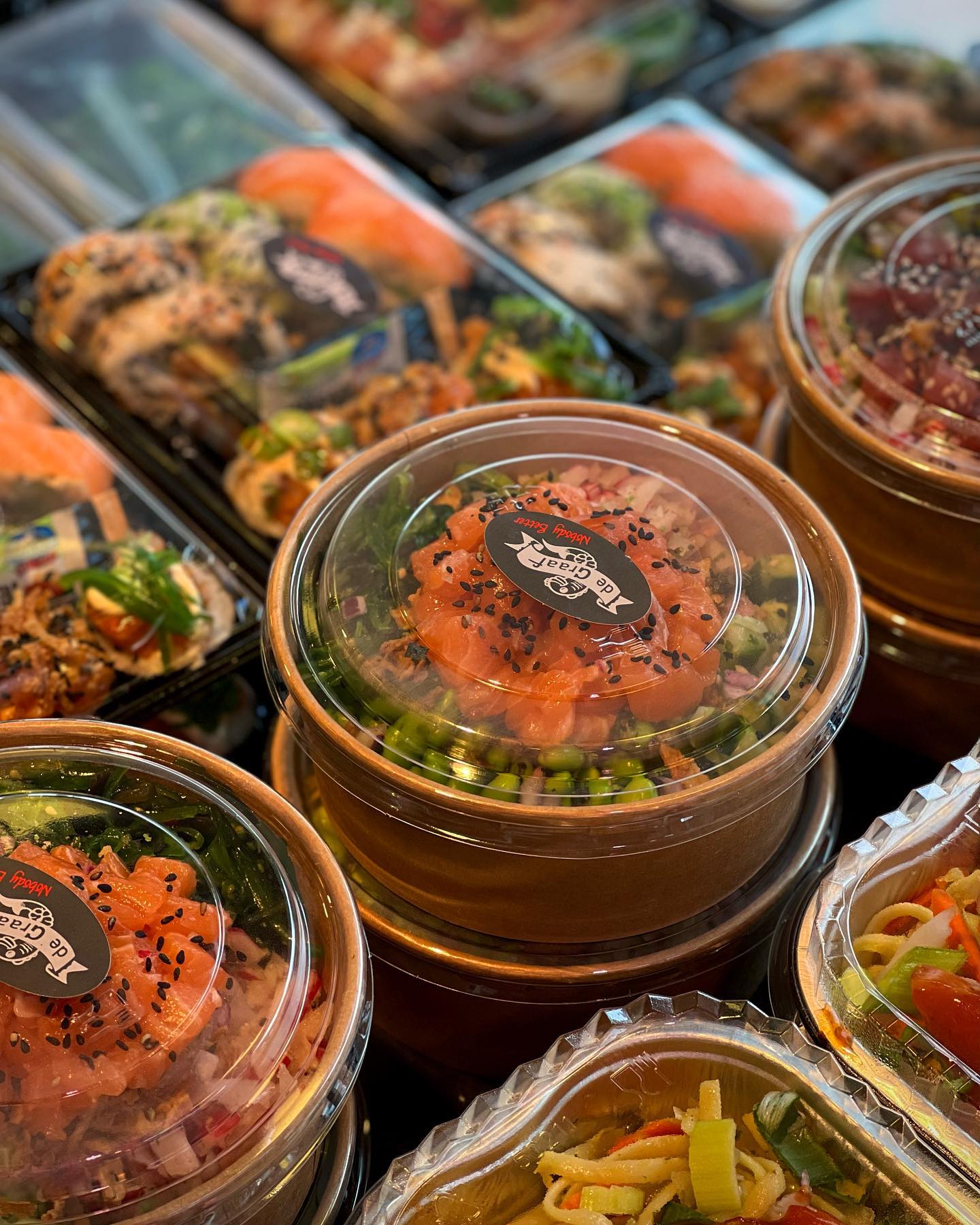 POKรBOWLS ๐ฅโจ
De tonijn en zalm pokรฉbowls liggen weer vers voor u in de toonbank. Een heerlijke gezonde maaltijd voor 1 persoon. Wij maken het gemakkelijk voor u! ๐
#pokebowl #visspecialiteit #pokebowlzalm #pokebowltonijn