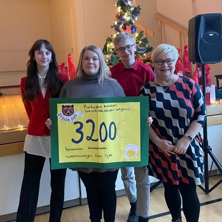 Karhulan koulun oppilaat lahjoittivat jälleen taksvärkkipäivän tuoton Kymenlaakson keskussairaalan lastenosastojen tuki ry:lle, kuten jo useana vuonna aiemminkin. Lahjoituksen kävi vastaanottamassa Lilli Luoma-Reijonen. Lämmin kiitos oppilaille❤️❤️
@karhulankoulu