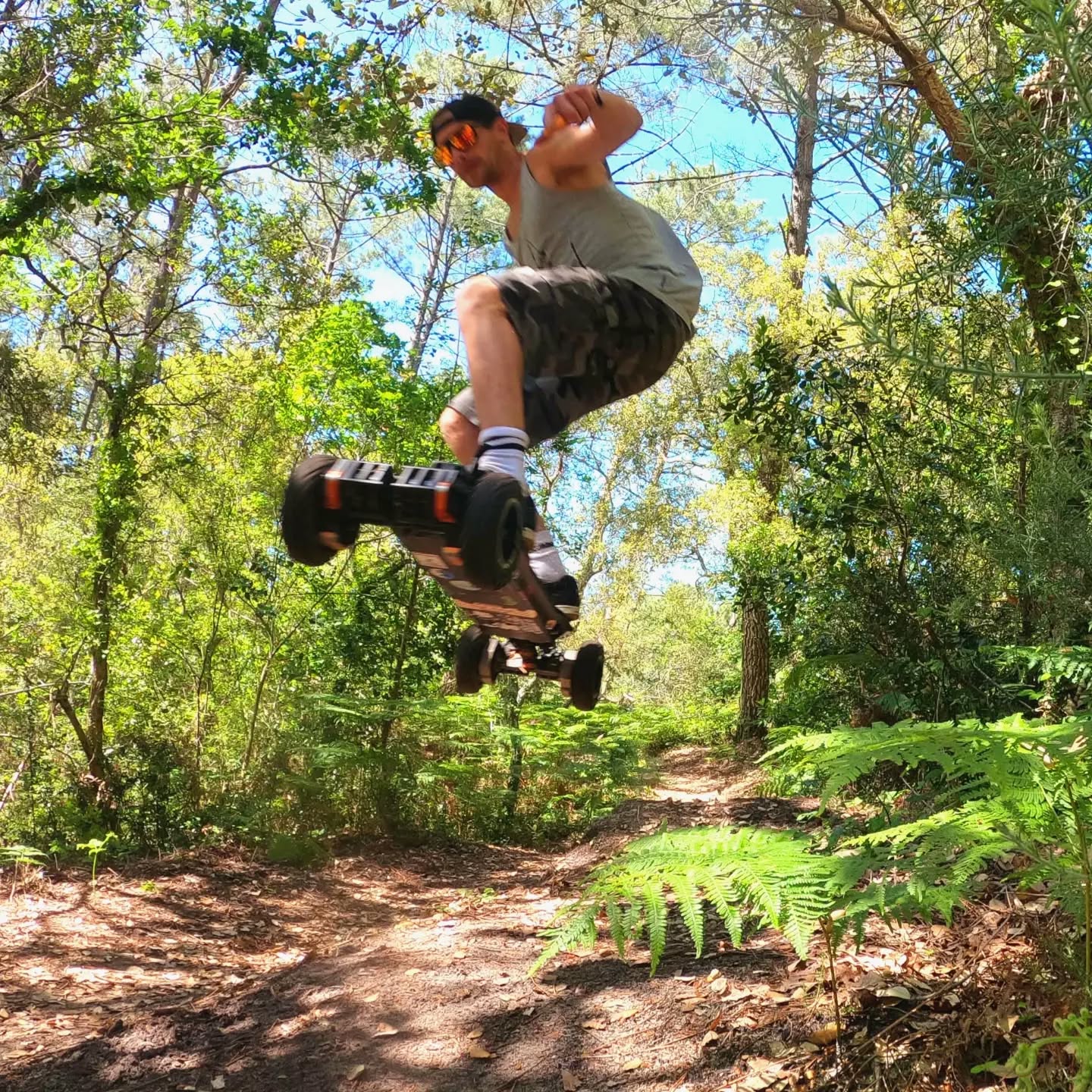 En saut libre vers l'été, on vous attend avec plein d'énergie...
#moliets #skateelectrique #baladeskate #exwayatlas
