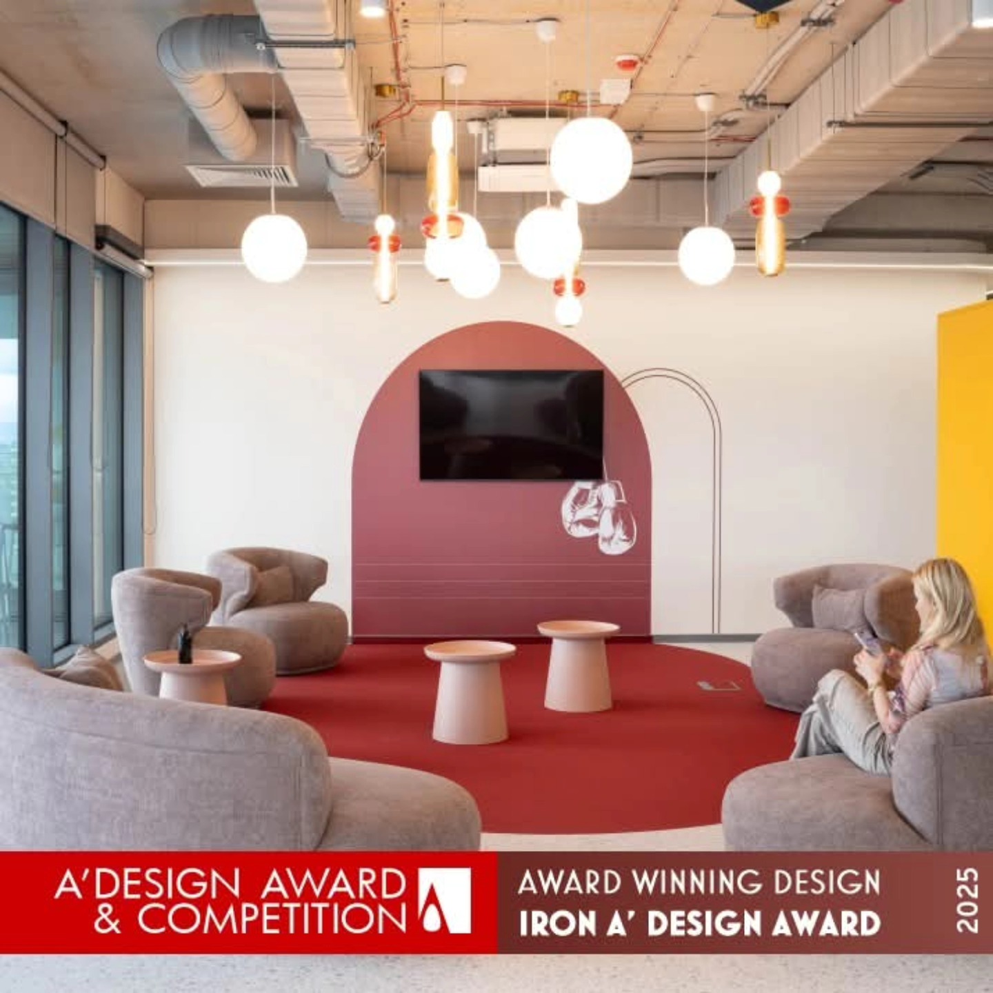 С гордост споделяме, че наш офис проект спечели престижния A’Design Award сред хиляди участници по света!
Наградата е в категорията „Архитектура и интериорен дизайн“ – признание за креативност, професионализъм и иновации.
Това е едно от най-престижните международни отличия в сферата на дизайна, оценявано от жури с над 200 експерти.
За нас това е важен успех и мотивация да продължим да създаваме съвременни и вдъхновяващи работни пространства.
👉 Вижте проекта тук: https://www.helenkoss.com/delasport
#adesignaward #interiordesign #awardwinningdesigner #helenkossinteriors #architecture #sofiabulgaria