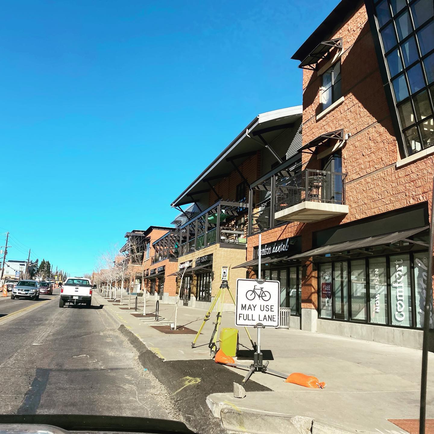 This is a safe way to use the #Bikes may use full lane sign. North broadway is a construction zone not from #leehilldrive a 10 mile narrow winding mountain road with sharp blind right hand turns. By this logic they should put these signs on every mountain road. It isn’t safe and pushes the bikes into the blind turns. #bikesbesafe