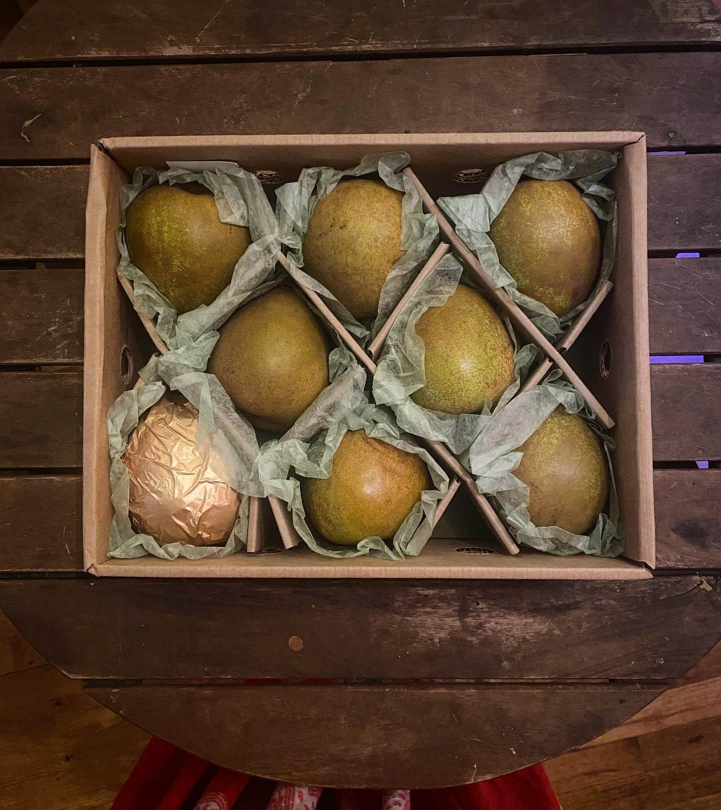 Magically I was drawn to the pear page in Diana Barnett’s book “Healthy Food Happy Me” earlier today and then I come home to this delicious delivery from Diana herself 🤯🍐💖.
Thank you @dianaebarnett for my delightful gift! I didn’t realize your book was communicating with me today.