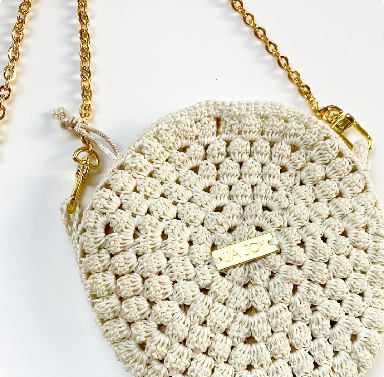 FIORA purse
« L’Arte di vestirsi come un fiore»
« L’art de se porter comme une fleur »🌸