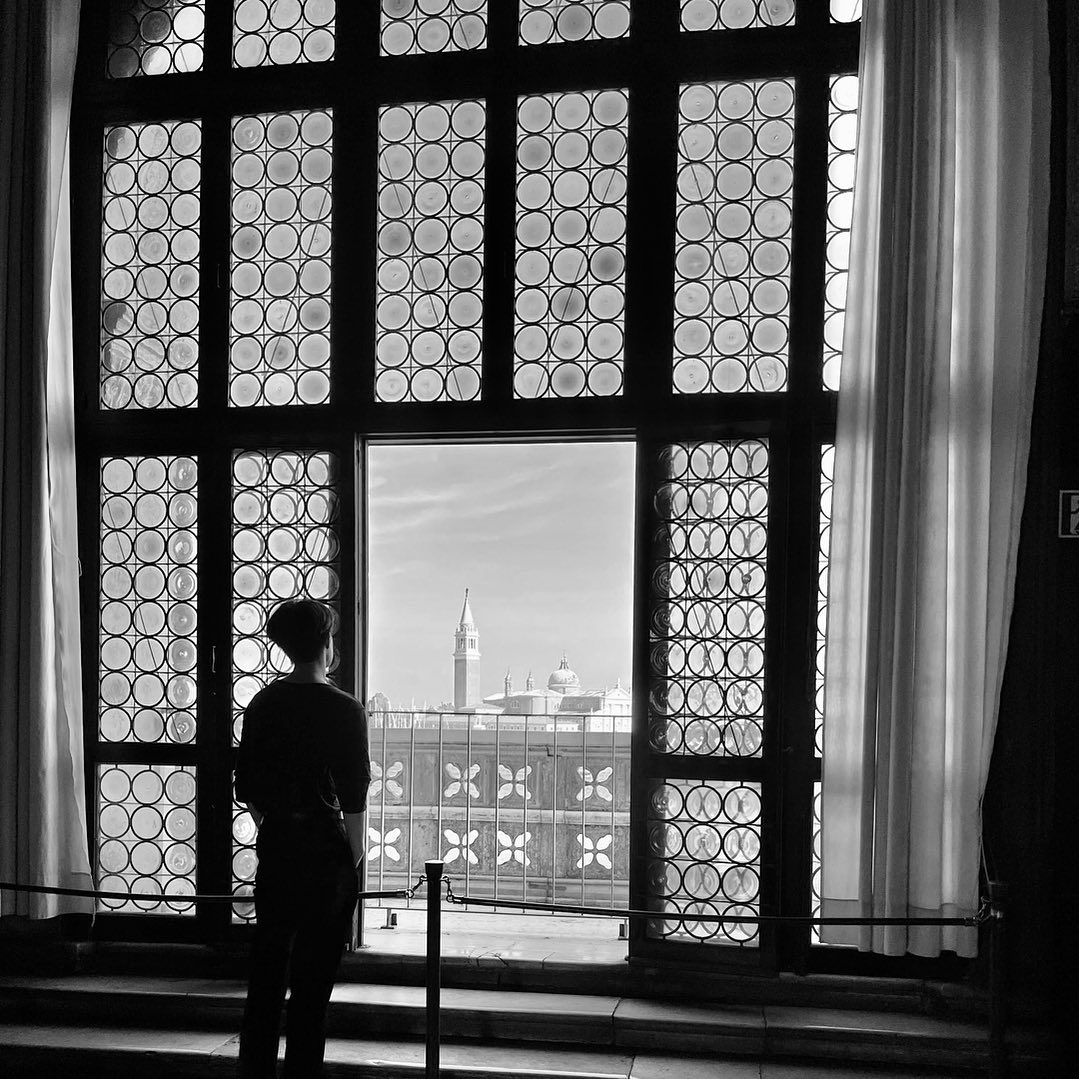 This guy absolutely refused to move and share the sea breeze in this window. We waited a really long time. #humanstatue #11fiftyninetravels.