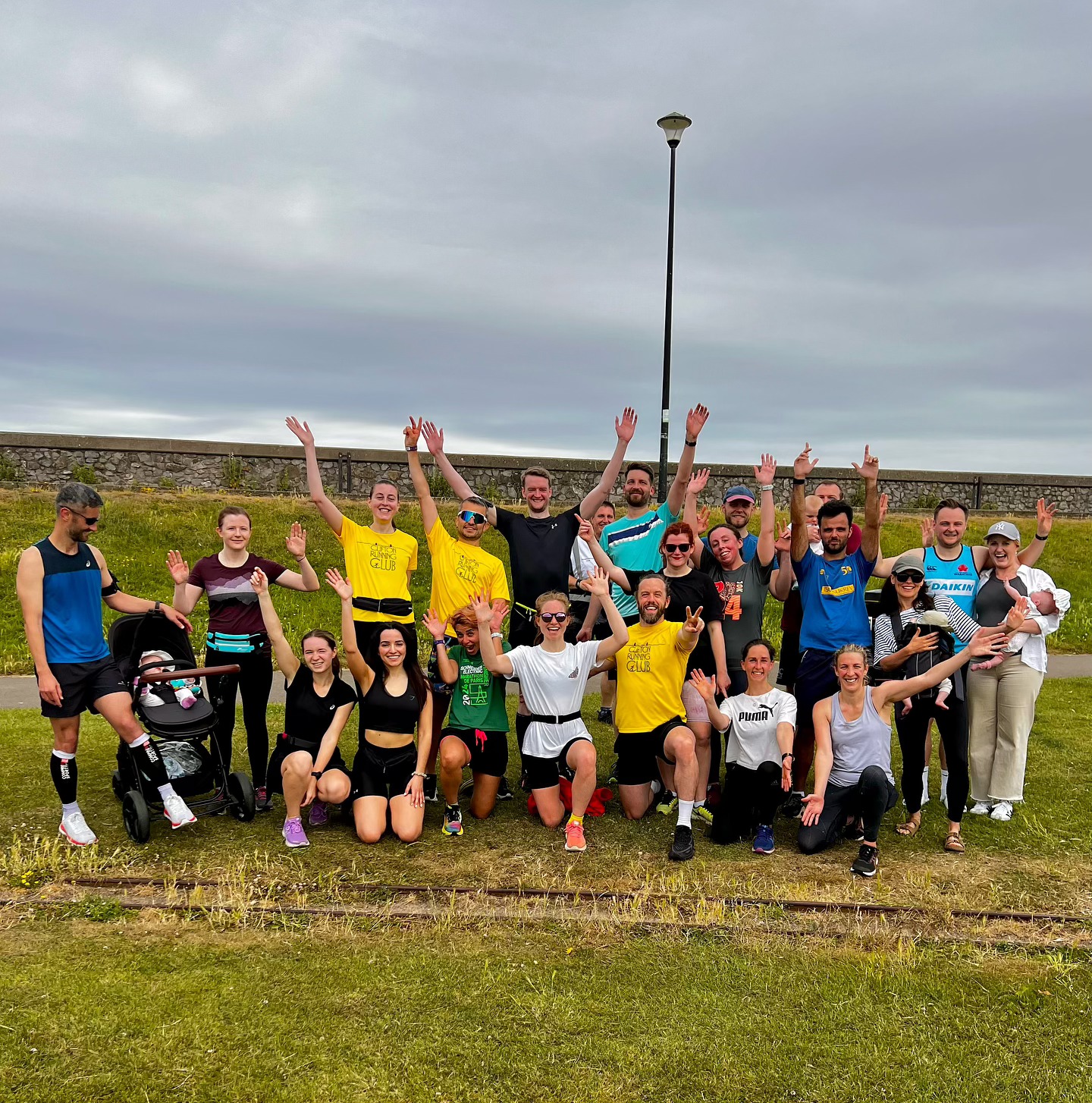 Graduating with the gang! CT5K crew crushing their 5K goal with smiles all round, plus some new PB’s 🥳💛 #WinningTogether
•
@cliftonrunningclub