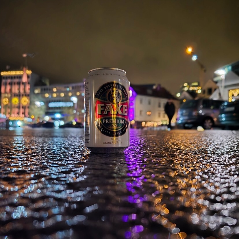 Cheers to the season 🌧️🍺✨ - Where the magic of Christmas lights meets the boldness of our brew. #rainorshine #holidayvibes #faxebeer