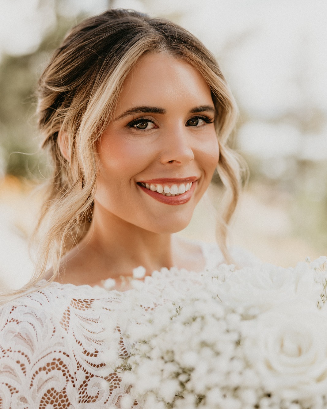 ✨Sydney✨ Such a beautiful wedding! I'm in ❤️ with these photos 📷
Venue @edgewoodtahoe
Hair @madisoncate
Photography @the.indie.collective
Planner @jalieweddings_events
Florals @artinbloomfloraldesign
____________________________________
#laketahoeweddings #laketahoebridalmakeup #laketahoe #laketahoecalifornia #laketahoebrides #crystalbellbeauty #onlocationmakeupartist #travelingmakeupartist #destinationmakeupartist #probridalmakeupartist