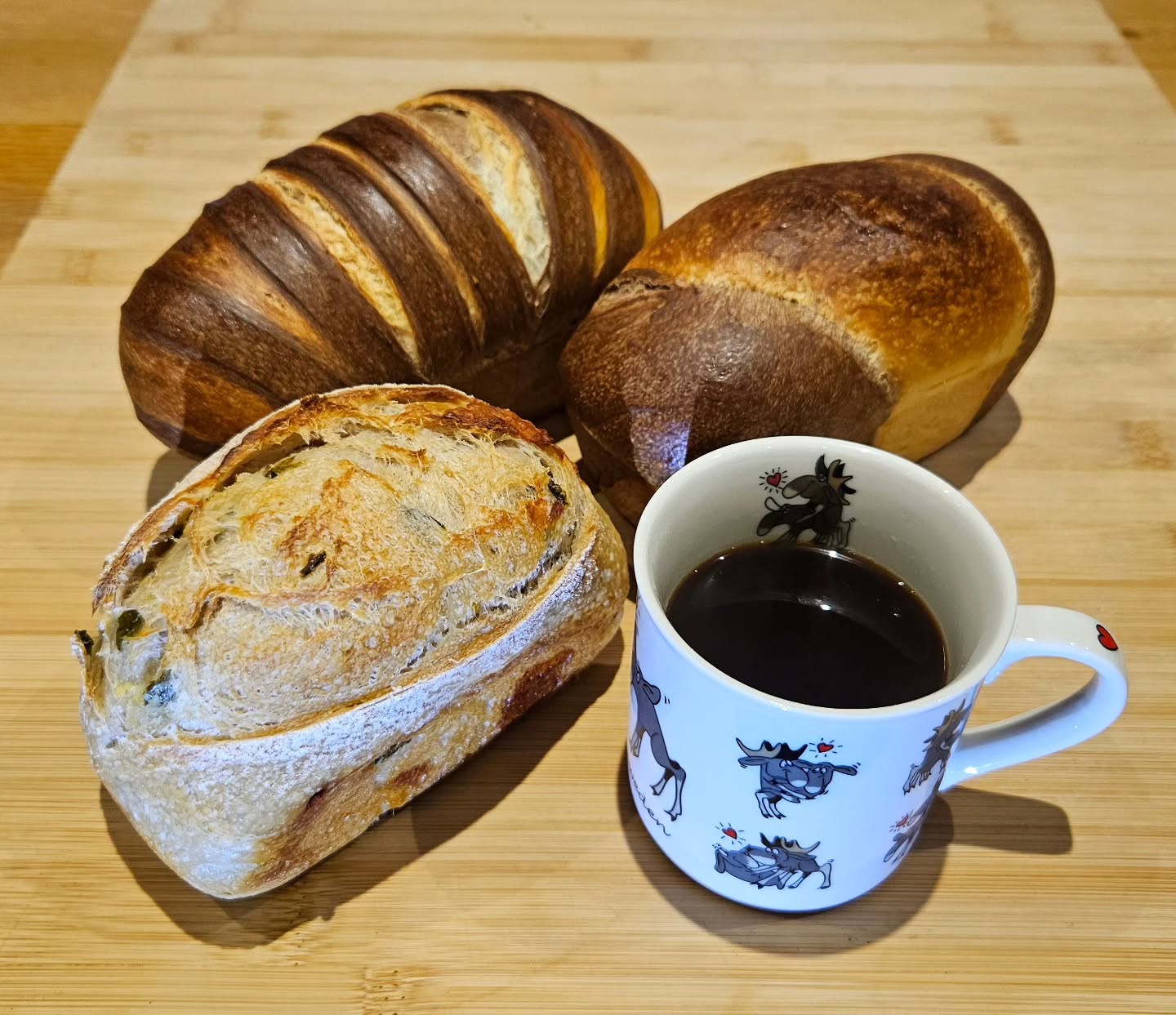 Sourdough is sexy!
Be small. Be imperfect. Be different. Personality over perfection. 😉
Crusty on the outside, soft where it counts. 🔥
#SourdoughIsSexy #LoavesThatLoveYouBack #BakedByTheVarga