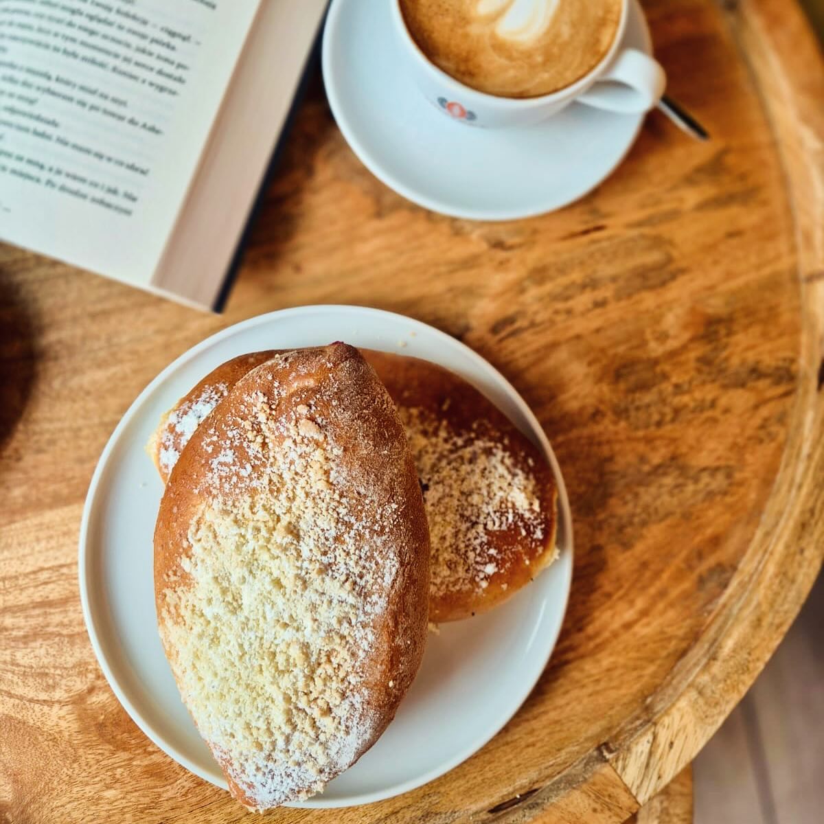 🫐 🫐 🫐 Sezon jagodowy trwa, a Ty próbowałeś już naszych jagodzianek? 🫐 🫐 🫐 W tym roku wyglądają trochę inaczej niż wcześniej, a smakują jeszcze lepiej!🫢😋
Zapraszamy do naszych cukierni! #reda #jastarnia #wladyslawowo #puck #chlapowo
Ps. Lepiej przyjść z rana, bo szybko się wyprzedają 😌