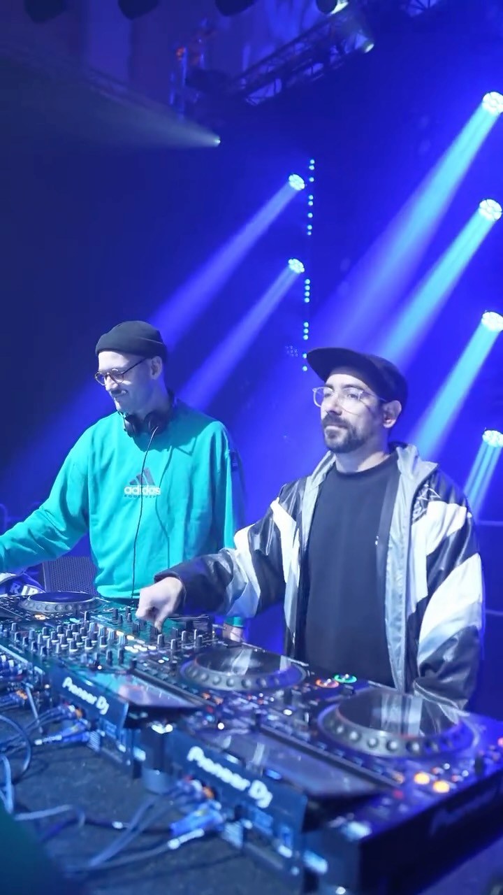 🎥 TUNE – Winter Wonderland Recap ❄️✨
Eine Nacht, in der Sound, Licht und Location zu etwas ganz Besonderem wurden.
Danke an alle, die diese Nacht mit uns geteilt haben.
Egal ob auf der Bühne, hinter den Kulissen oder auf der Tanzfläche. 🔊💙
Die Reise geht weiter… und das nächste Kapitel steht bereits in den Startlöchern.
Stay TUNEd. 👀✨
@aninaowly_thomasklipps
@_techtanks_
@solinosasholino
@lofolofolofo
@369.hz
@nacht.wasser
@spm_veranstaltungstechnik
@vjtrxus
@badischer_winzerkeller
@flyingbarimfliegerhorst
@markgraefler_events
🎬 @claudio.mra