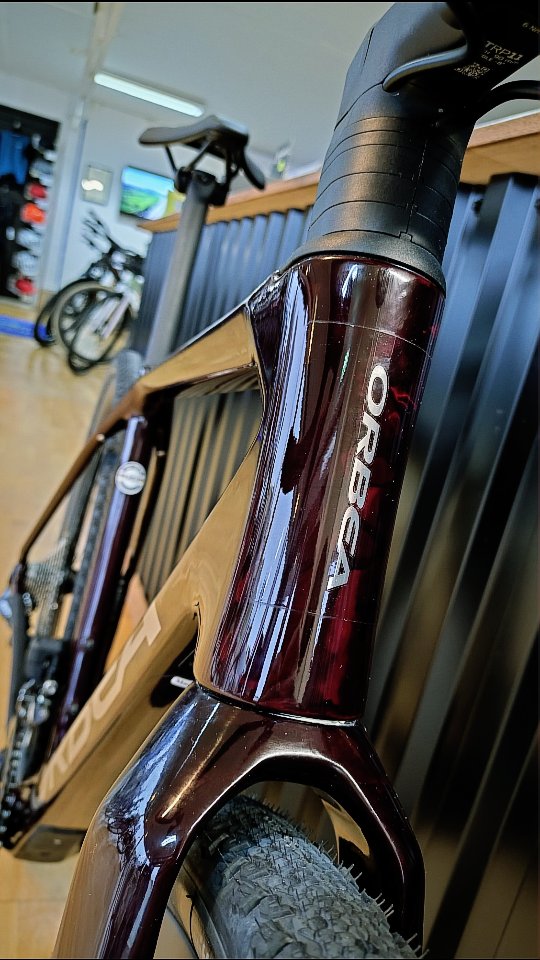 ORBEA TERRA M20 Team 2025
Raw-Carbon 🔴 | Shimano GRX |
Gravel kan se riktigt bra ut.
👉 Vad säger ni – gillar ni färgen? Och vilken gravel kör ni?
#orbea #gravel #shimano #racer #terra #carbonfiber #bikebuild #bikes #bikeshop #cykelbutik #cykelverkstad #kristianstad
@orbea
@orbea_road
@shimanogravel